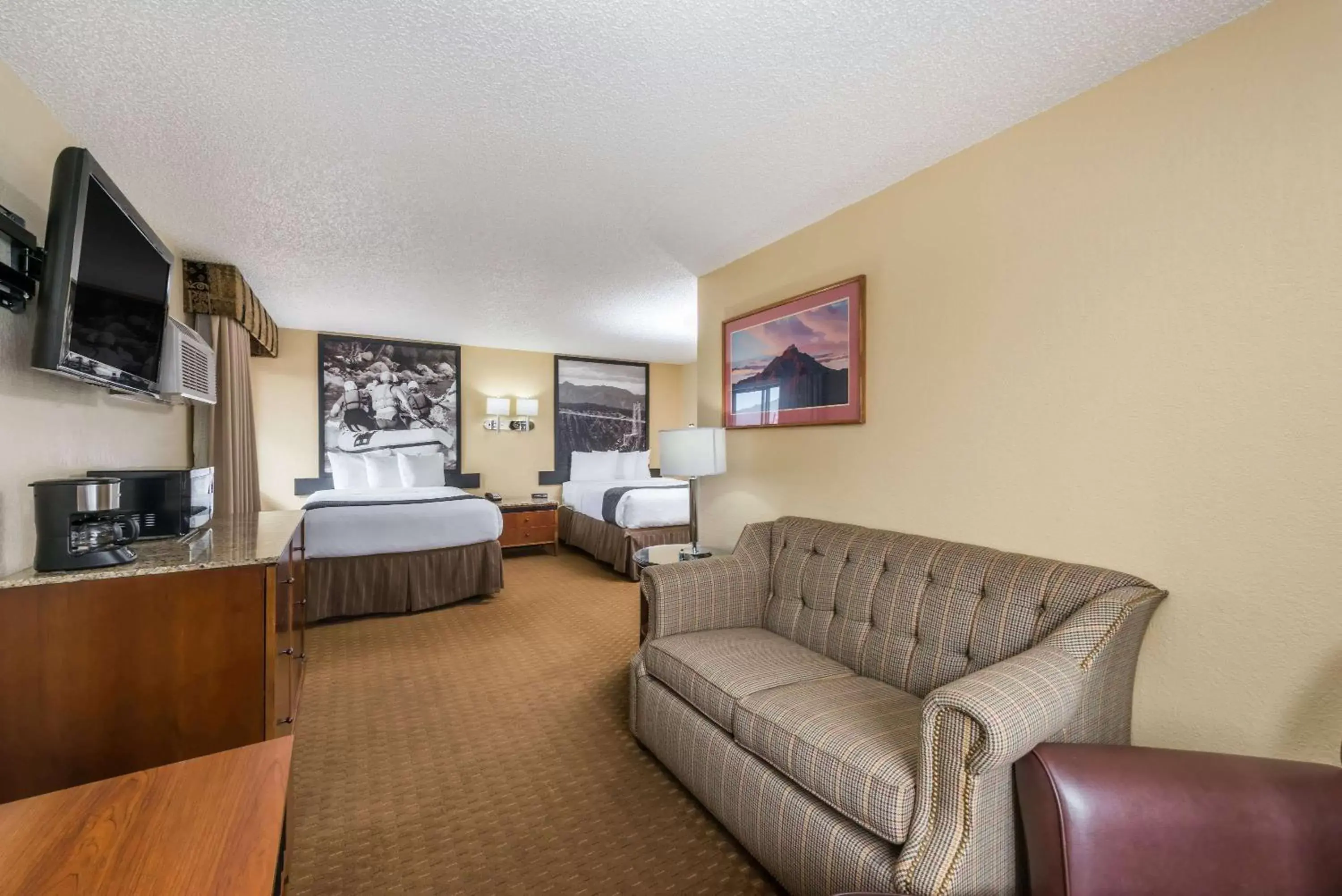 Photo of the whole room, Seating Area in Super 8 by Wyndham Canon City