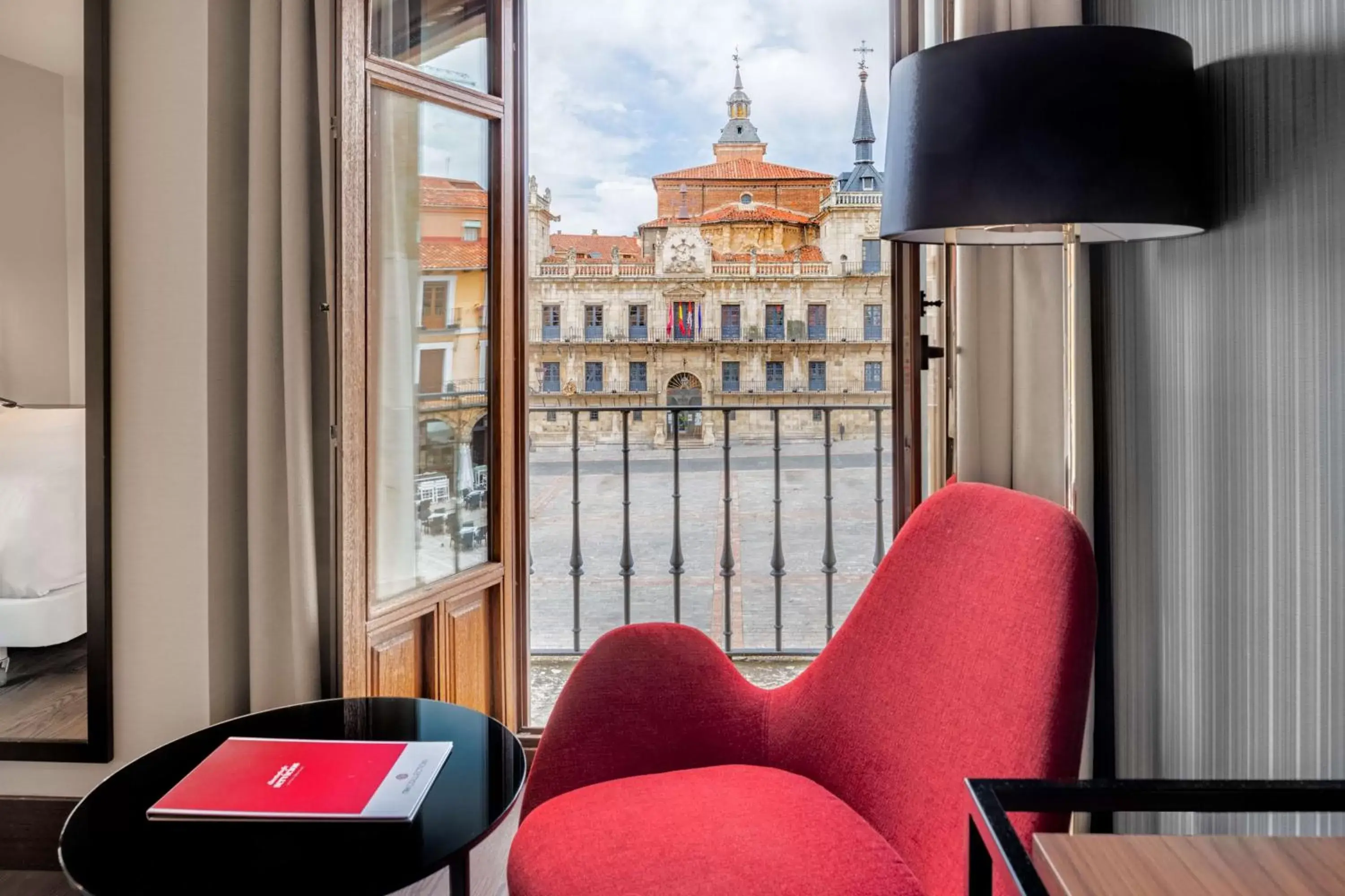 Photo of the whole room in NH Collection León Plaza Mayor Photo of the whole room in NH Collection León Plaza Mayor