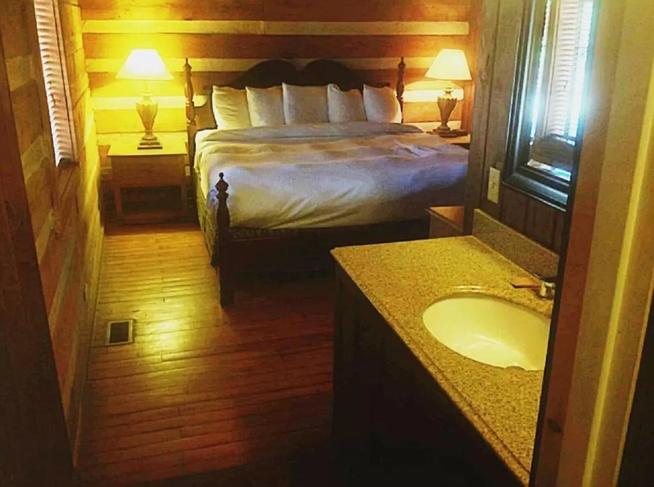 Bed in The Smoke House Lodge