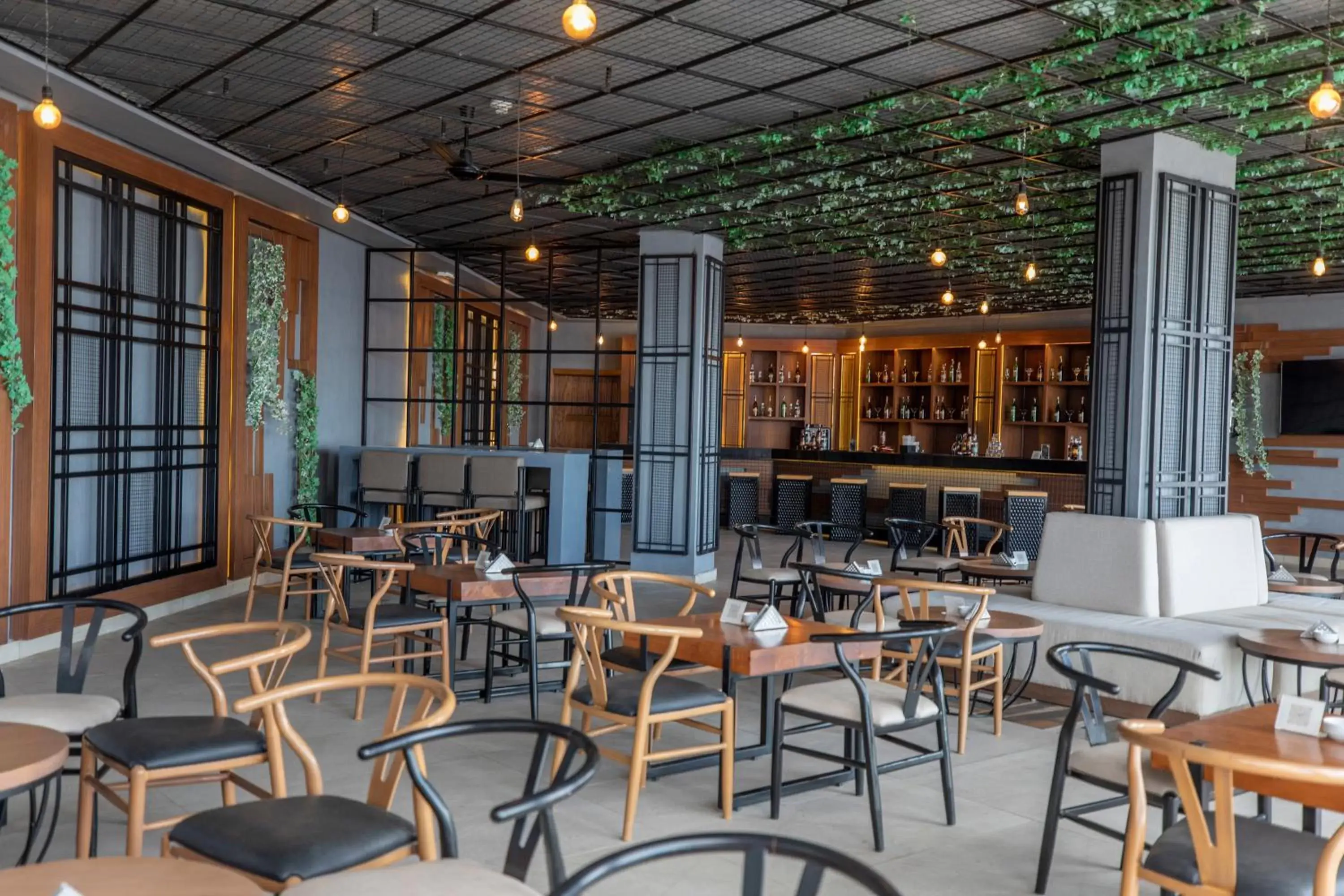 Lounge or bar in Sunrise Diamond Beach Resort -Grand Select Lounge or bar in Sunrise Diamond Beach Resort -Grand Select