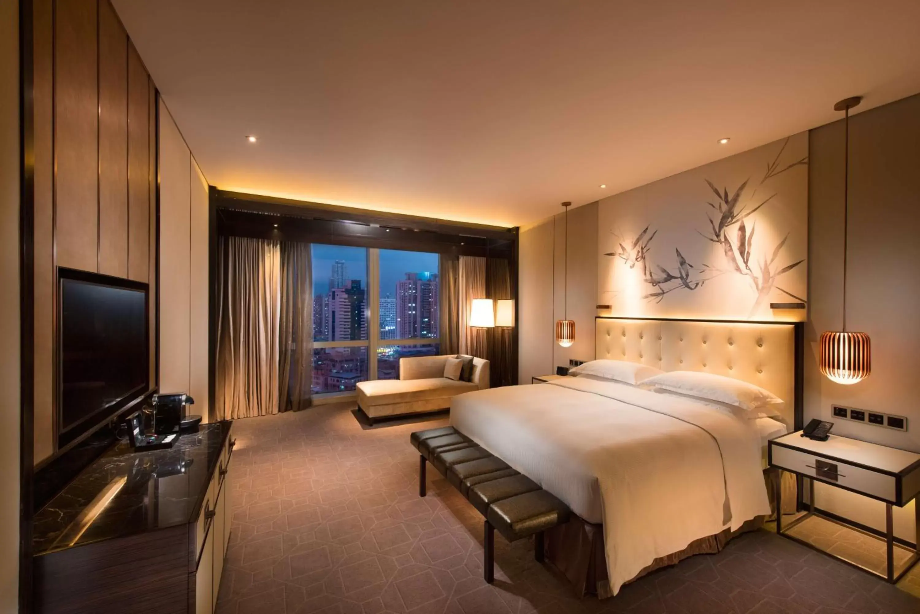 Bedroom in Hilton Shenzhen Futian, Metro Station at Hotel Front Door, Close to Futian Convention & Exhibition Center