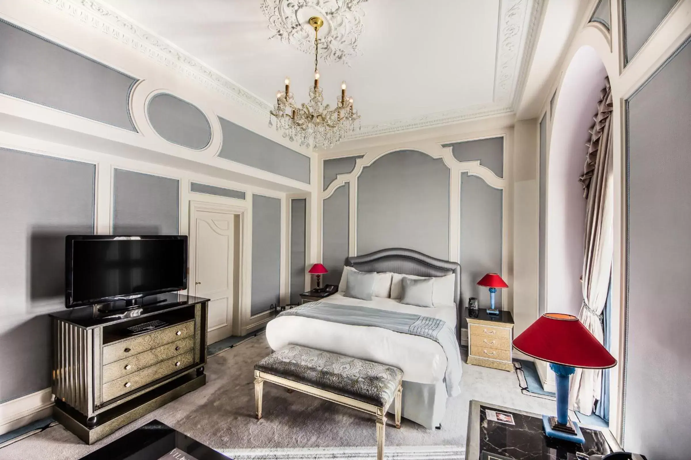 Bedroom, Bed in Bentley London