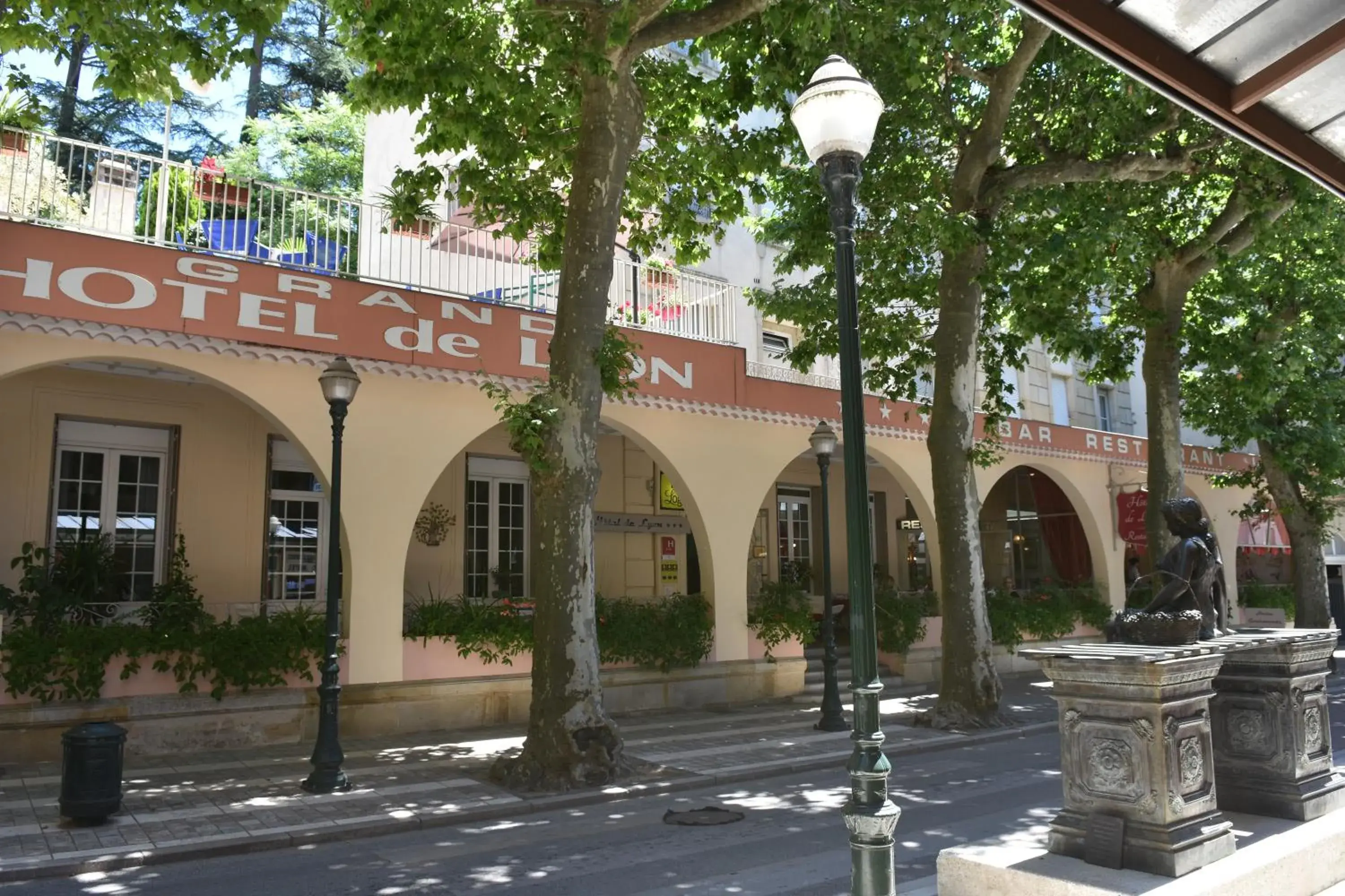 Facade/entrance, Property Building in Grand Hôtel de Lyon