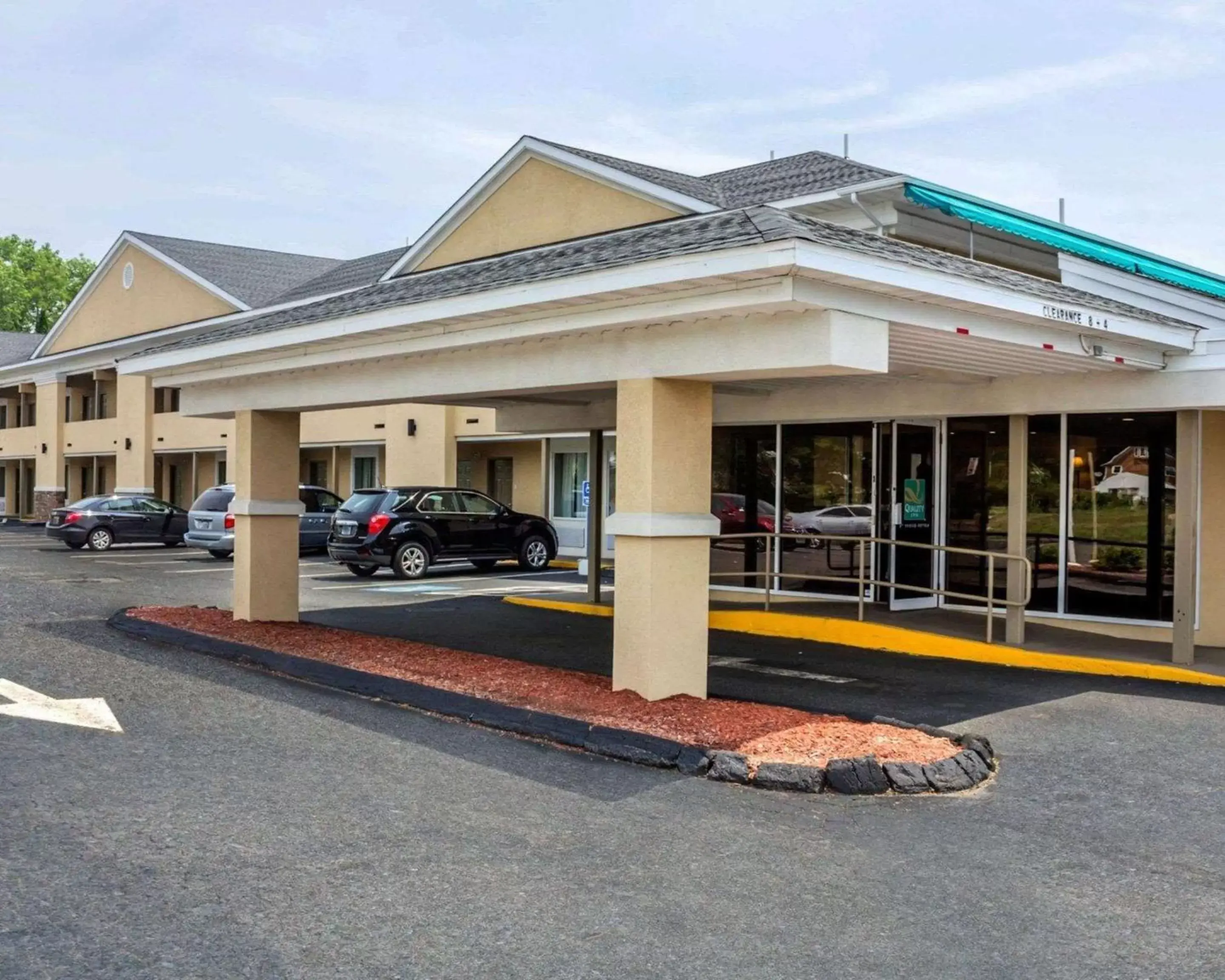 Property Building in Quality Inn Waterbury