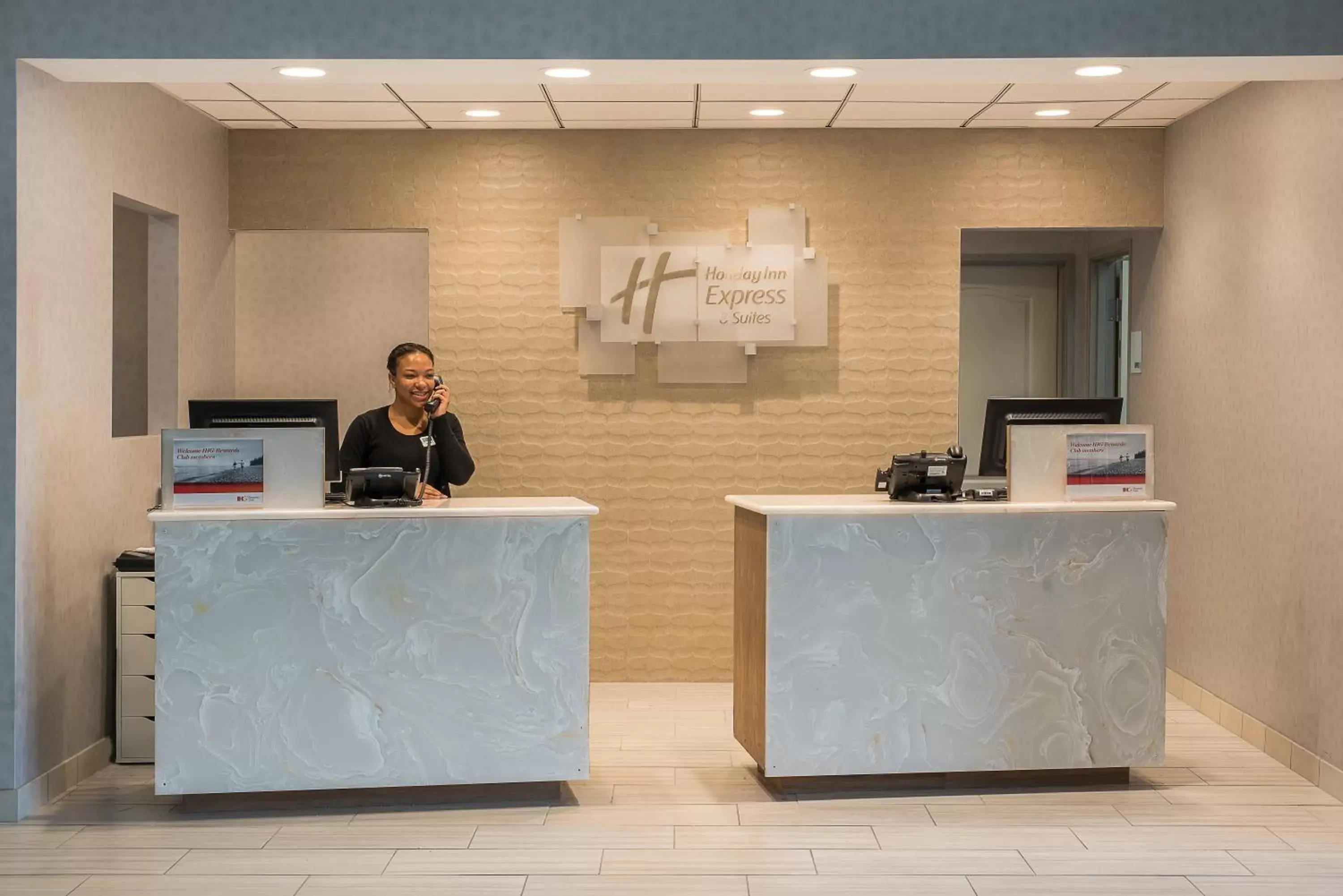 Property building, Lobby/Reception in Holiday Inn Express & Suites Norwood, an IHG Hotel