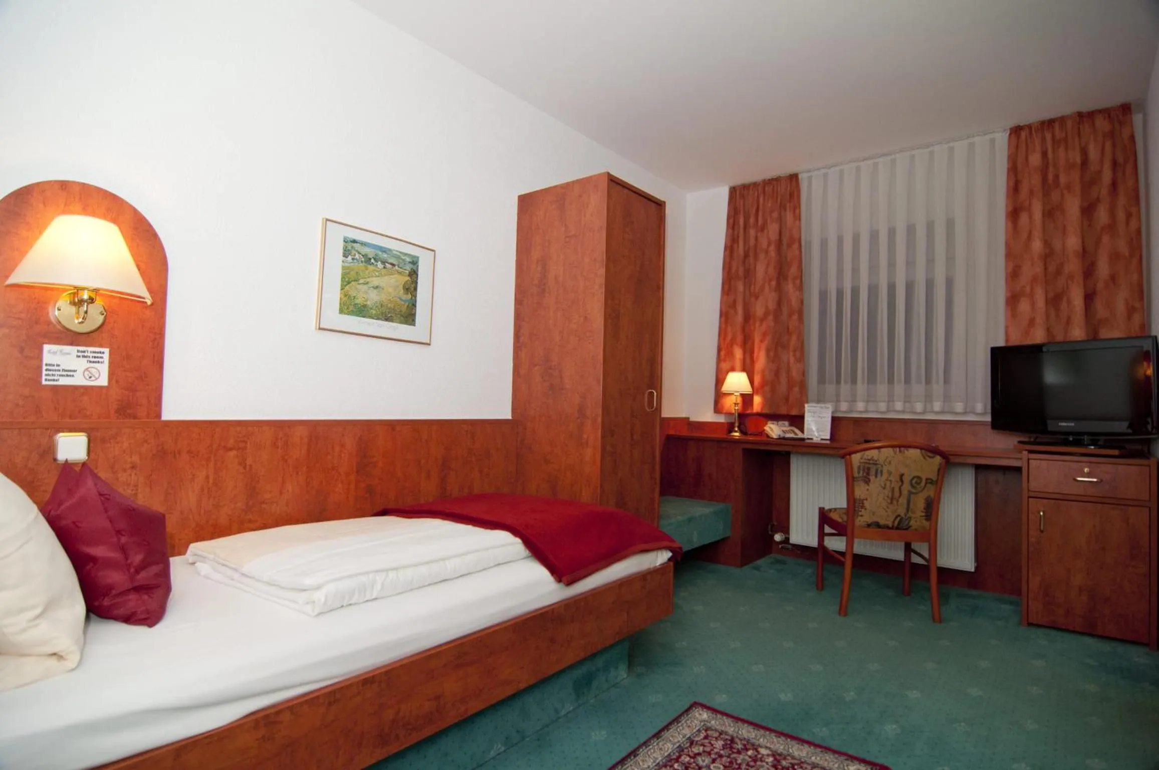 Photo of the whole room, Bed in Hotel Hansa