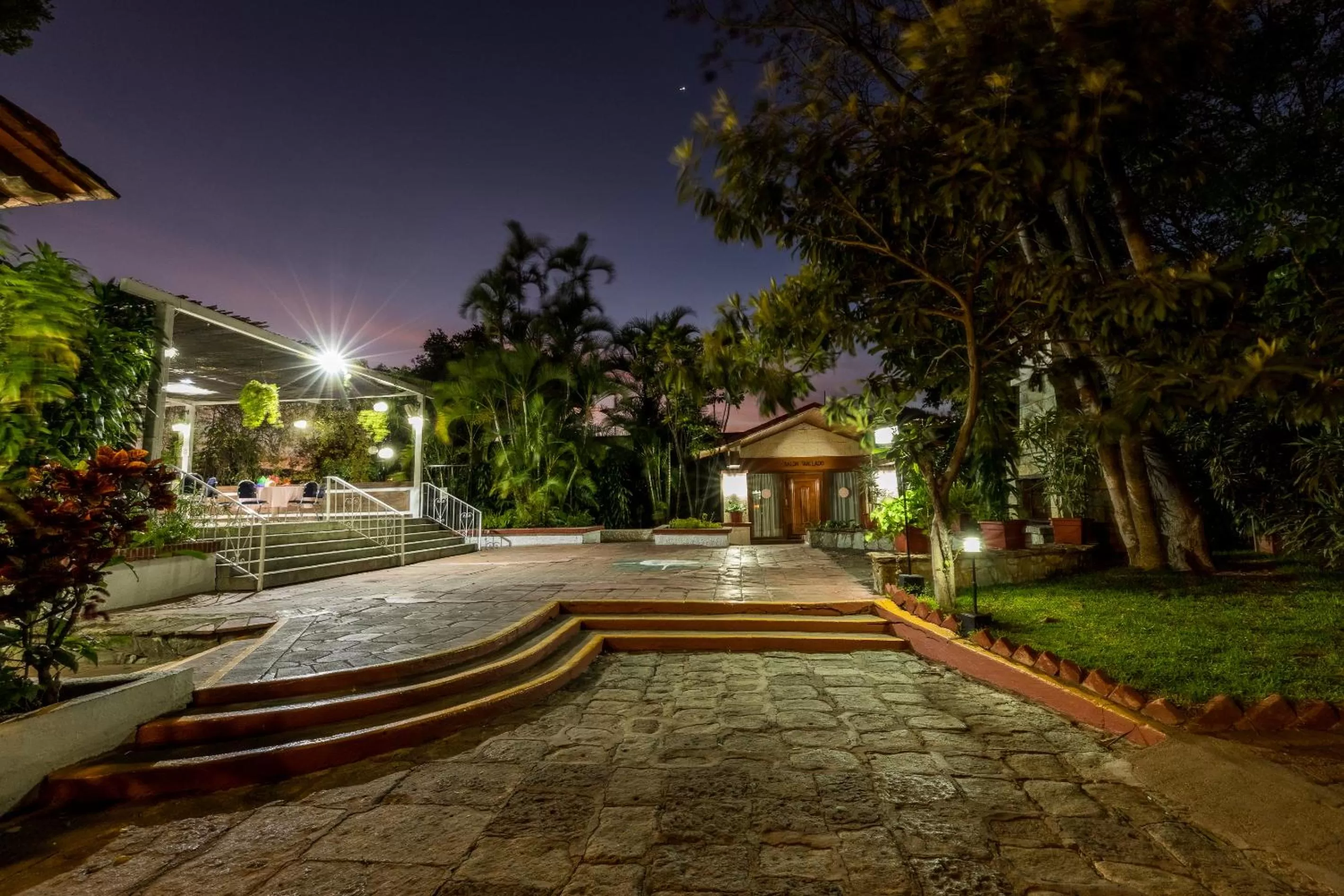 Property building in Mision De Los Angeles