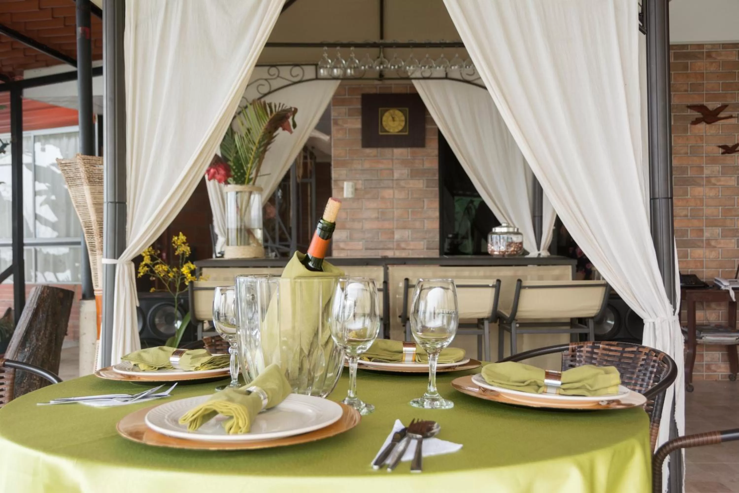 Property building, Restaurant/Places to Eat in Hosteria Florecer