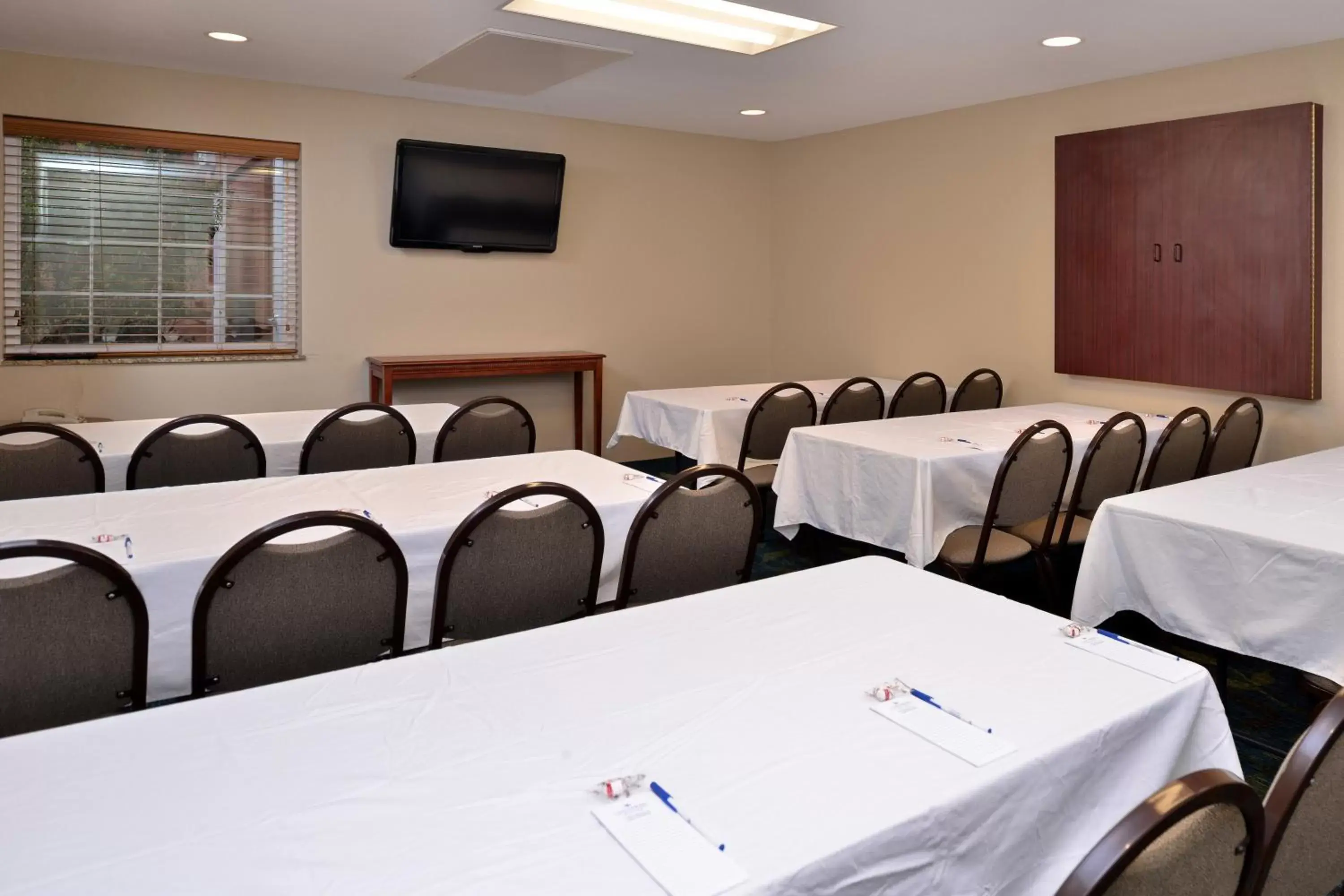 Meeting/conference room in Candlewood Suites - Bluffton-Hilton Head, an IHG Hotel