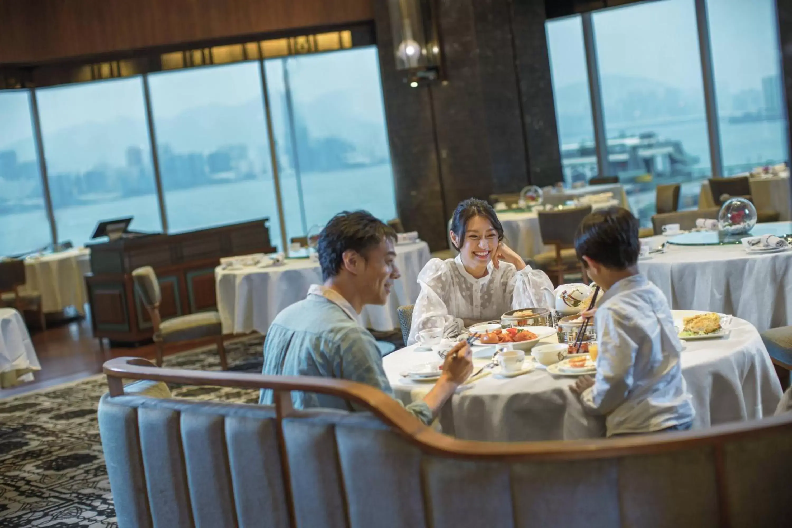 Restaurant/places to eat, Family in Renaissance Hong Kong Harbour View Hotel