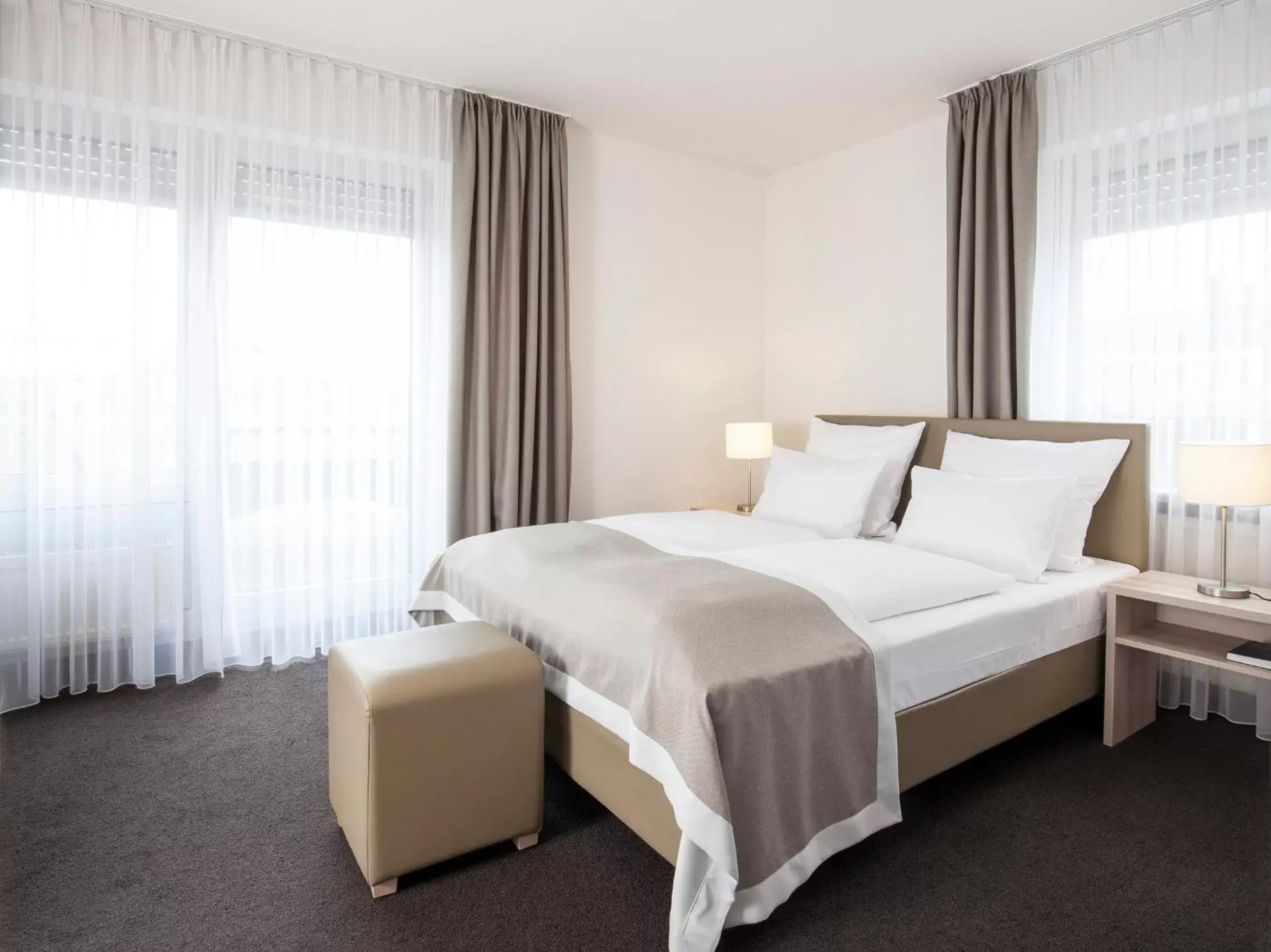 Photo of the whole room, Bed in Hotel Senator München Photo of the whole room, Bed in Hotel Senator München