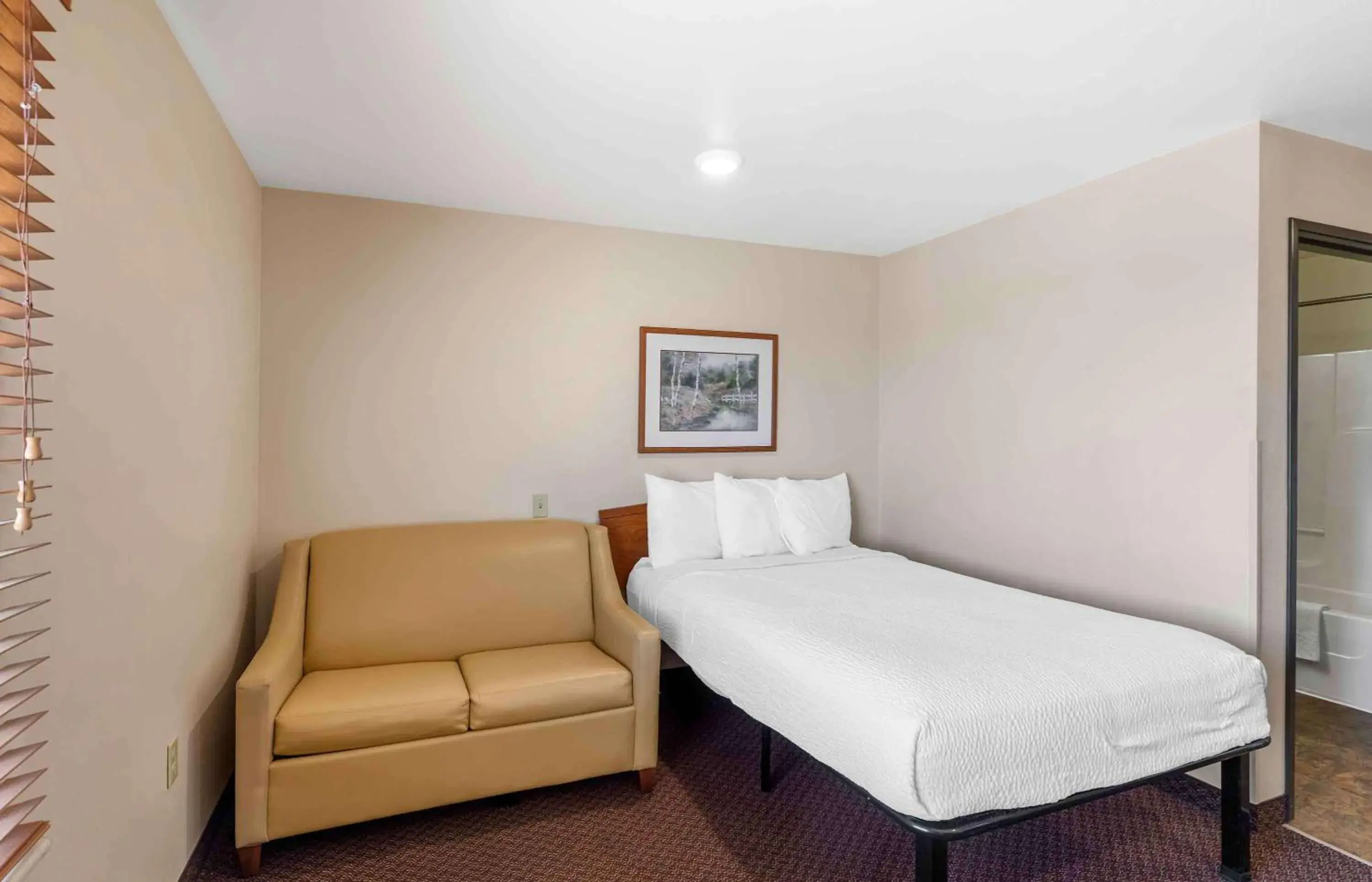 Bedroom, Bed in Extended Stay America Select Suites - Loveland