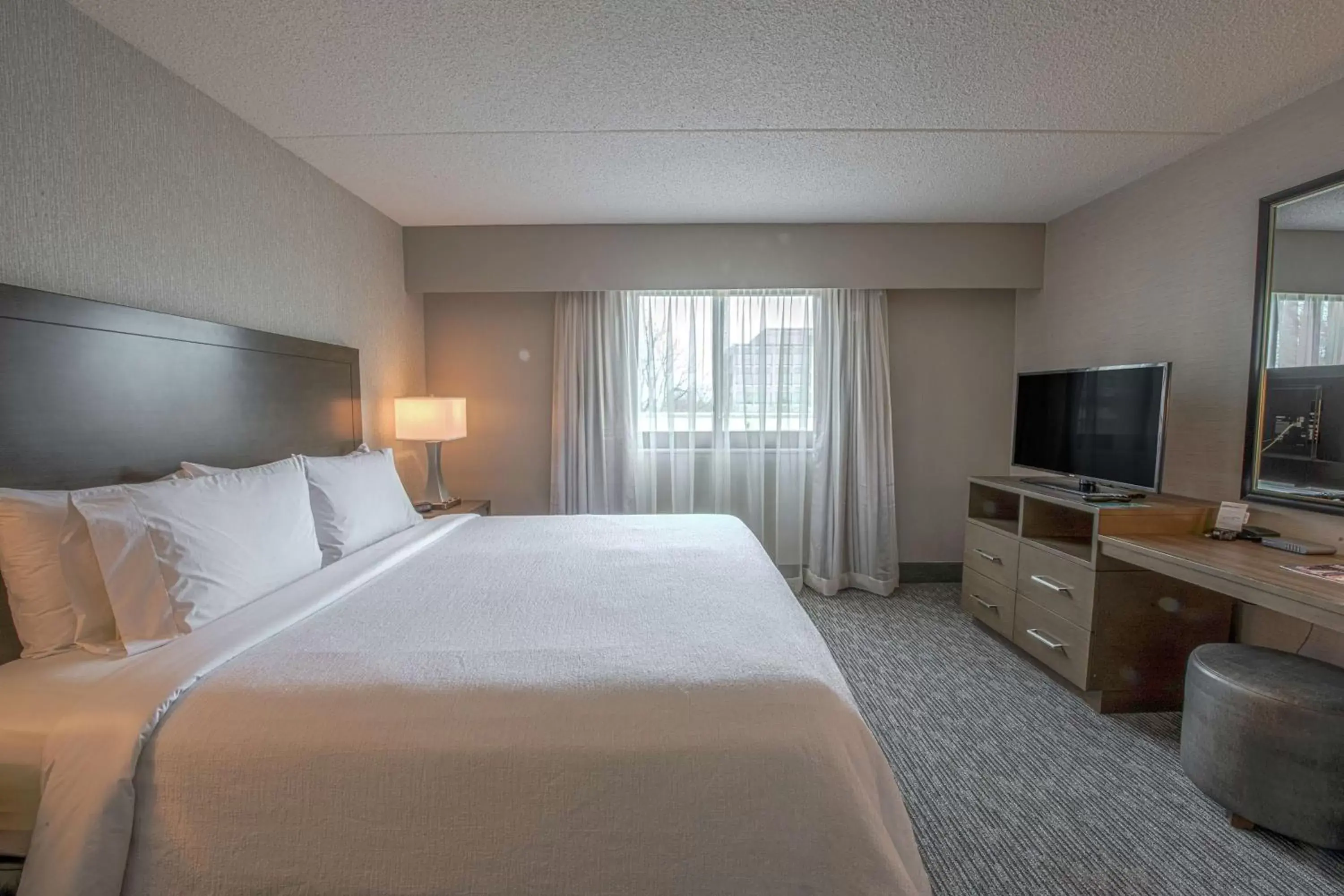 Bedroom, Bed in Embassy Suites by Hilton Chicago Schaumburg Woodfield