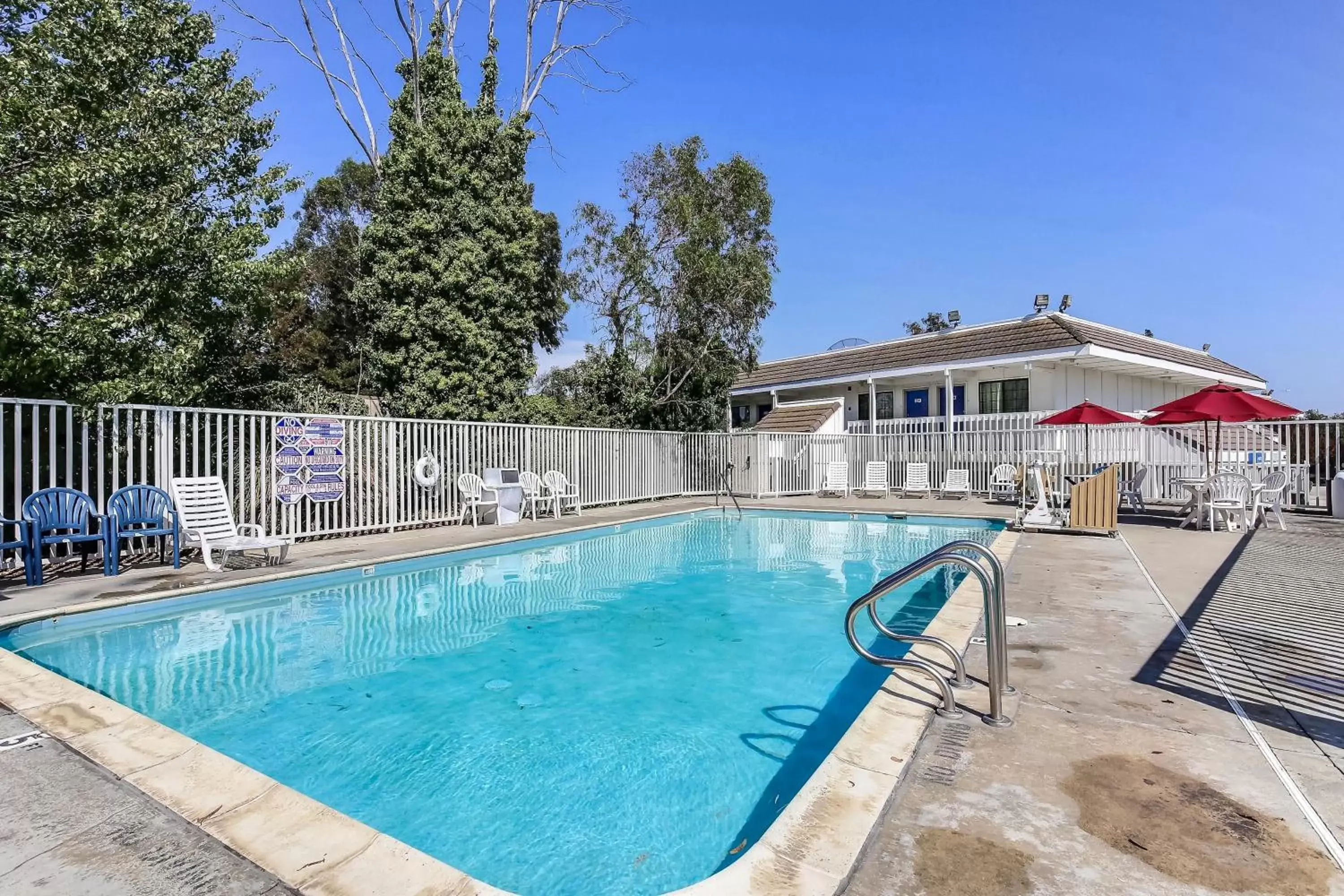 Swimming Pool in Motel 6-Livermore, CA