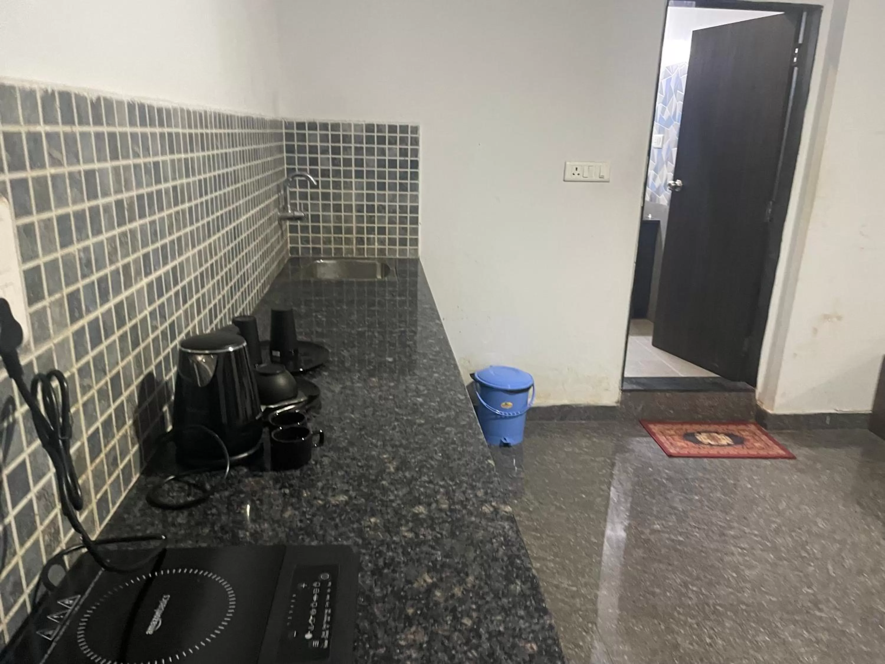 Bathroom, Kitchen/Kitchenette in Calangute Beach Corner