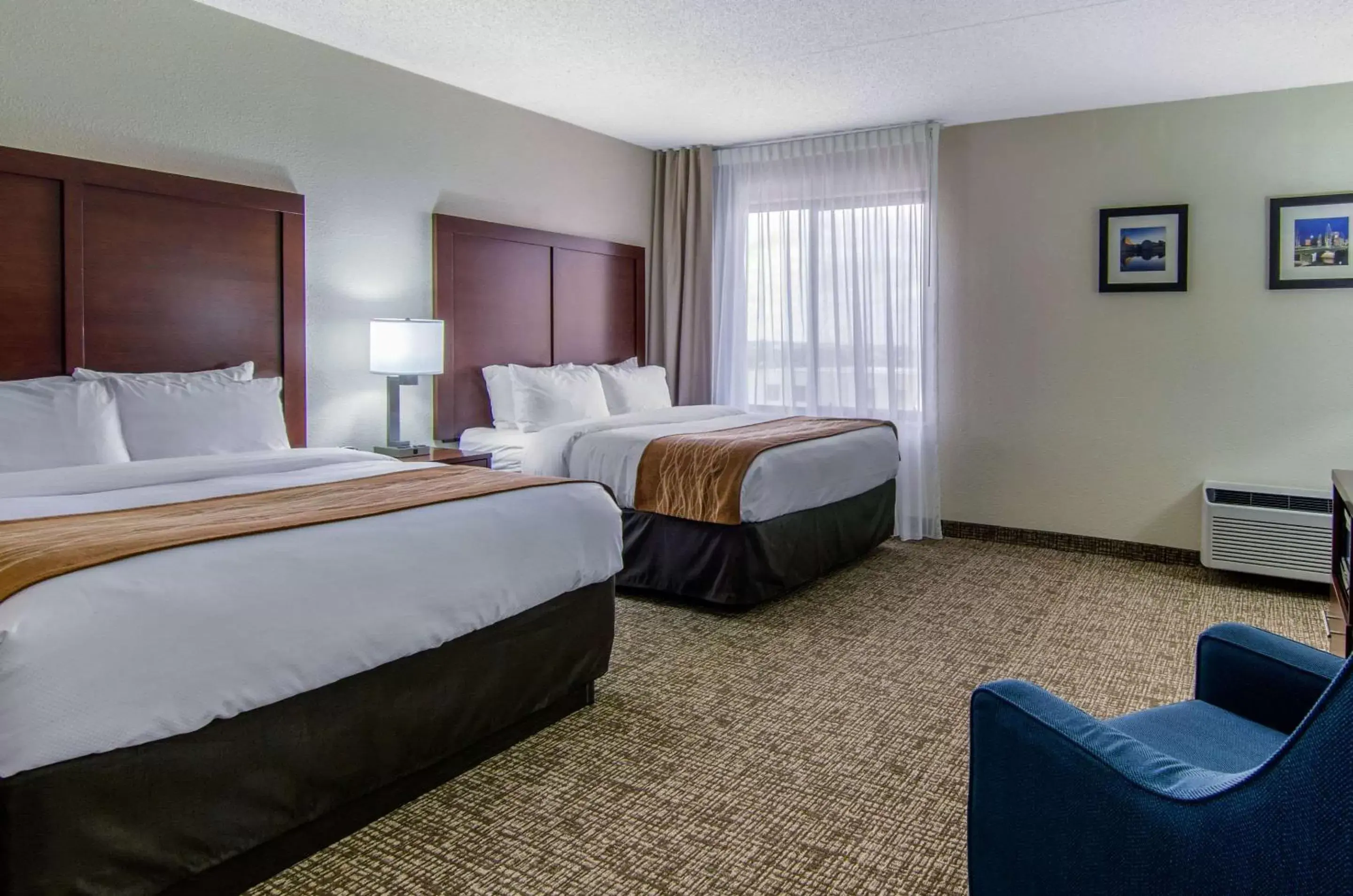 Photo of the whole room, Bed in Comfort Inn & Suites