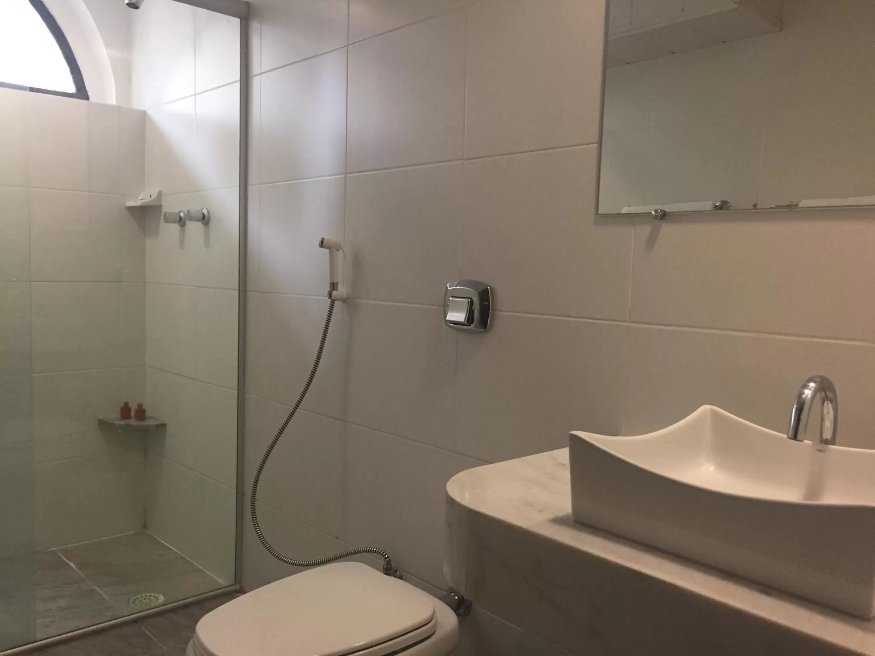 Bathroom in Phenícia Bittar Hotel