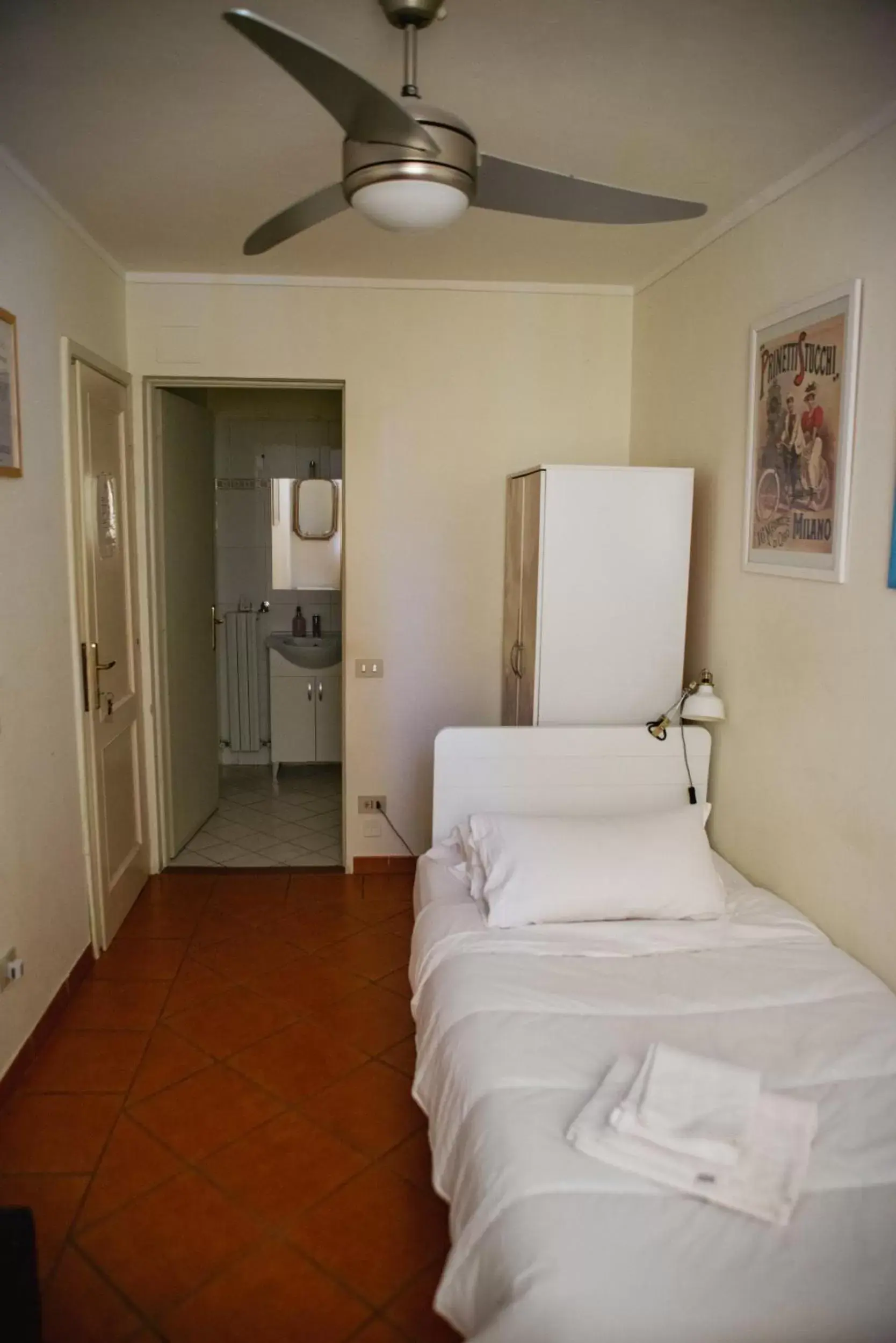 Bathroom, Bed in Al Cardinale Rooms & Studios