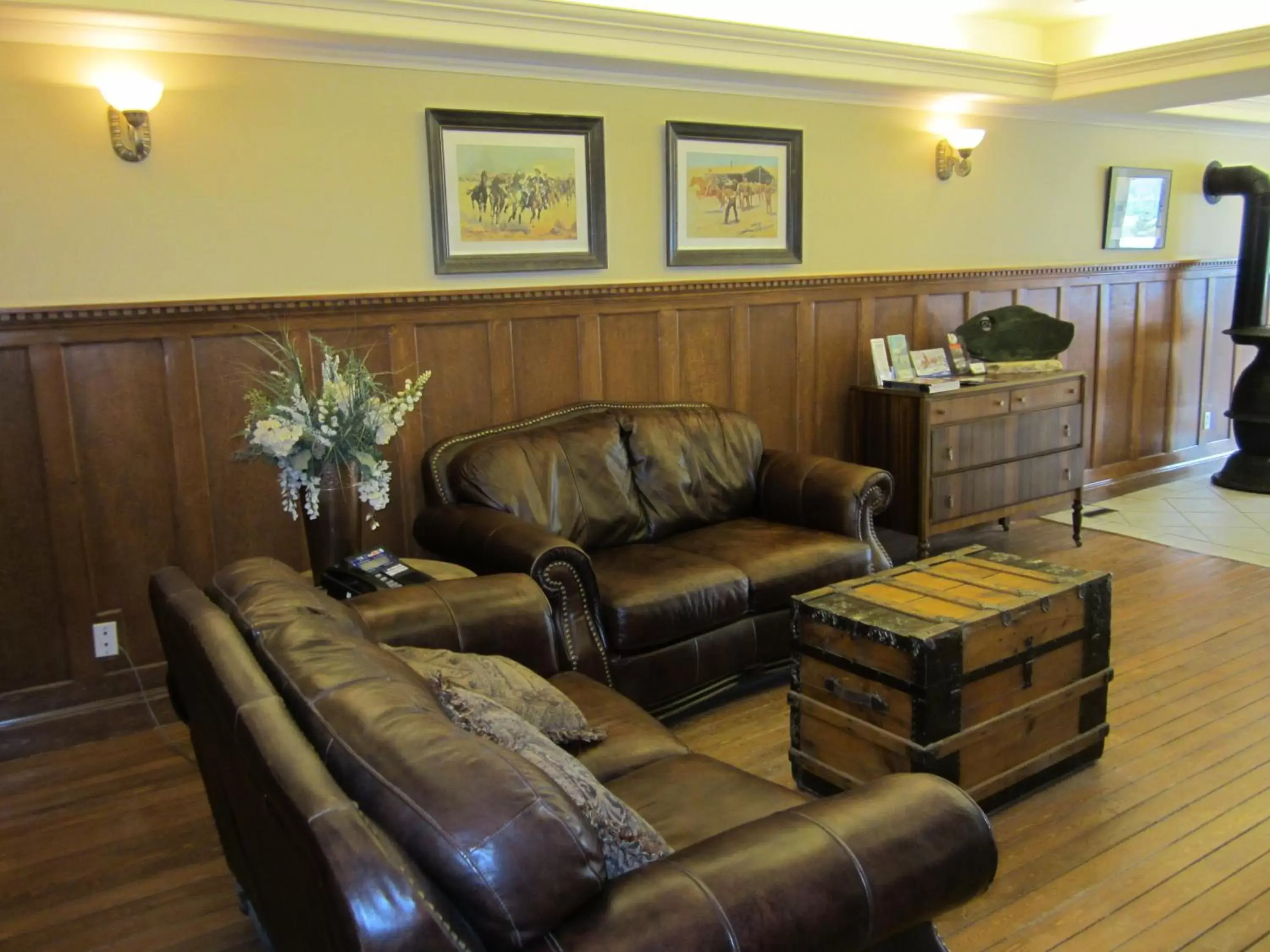 Lobby or reception, Seating Area in Reynolds Hotel