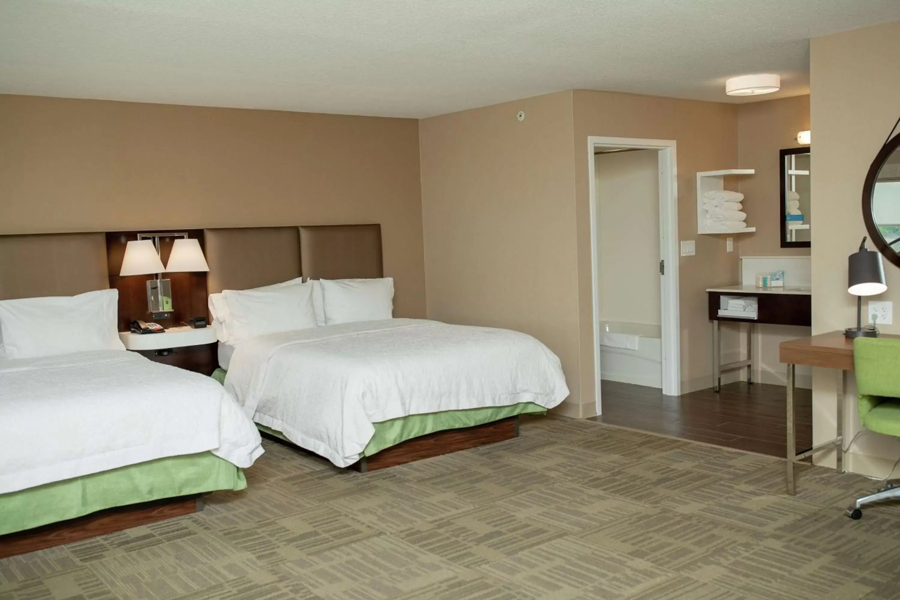 Bedroom, Bed in Hampton Inn Commerce/Novi Bedroom, Bed in Hampton Inn Commerce/Novi