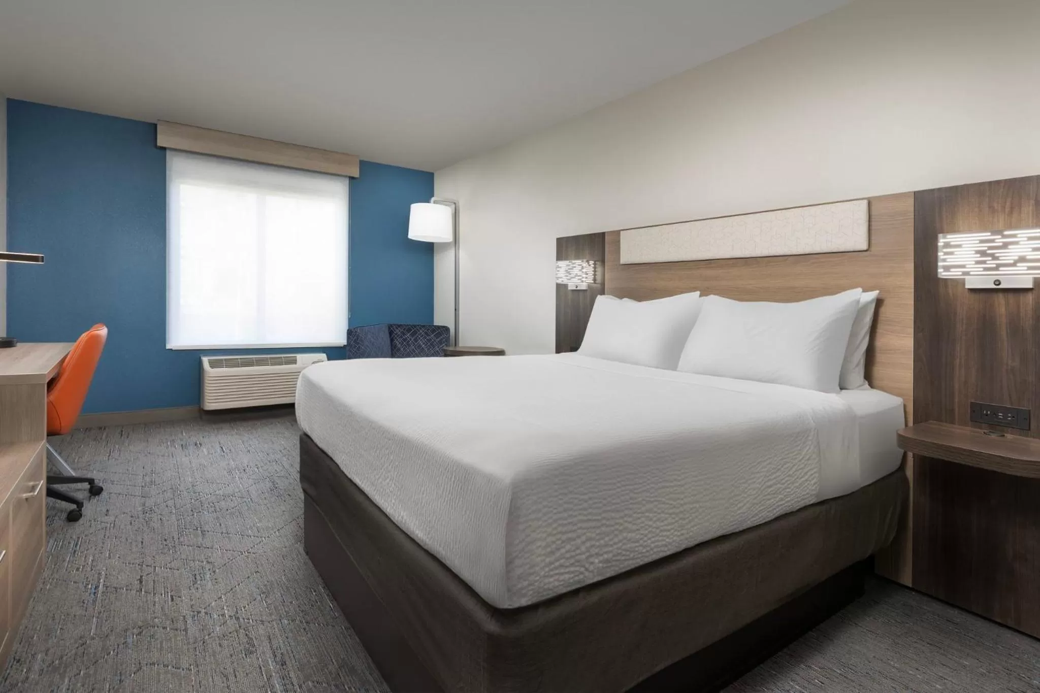 Photo of the whole room, Bed in Holiday Inn Express & Suites Superior by IHG