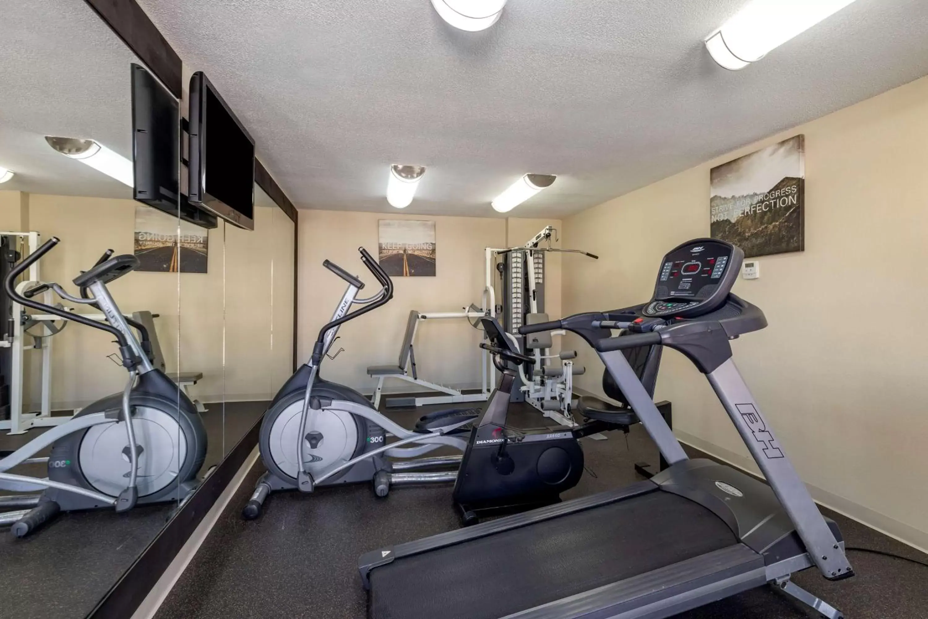 Spa and wellness centre/facilities, Fitness Center/Facilities in Best Western Lindale Inn