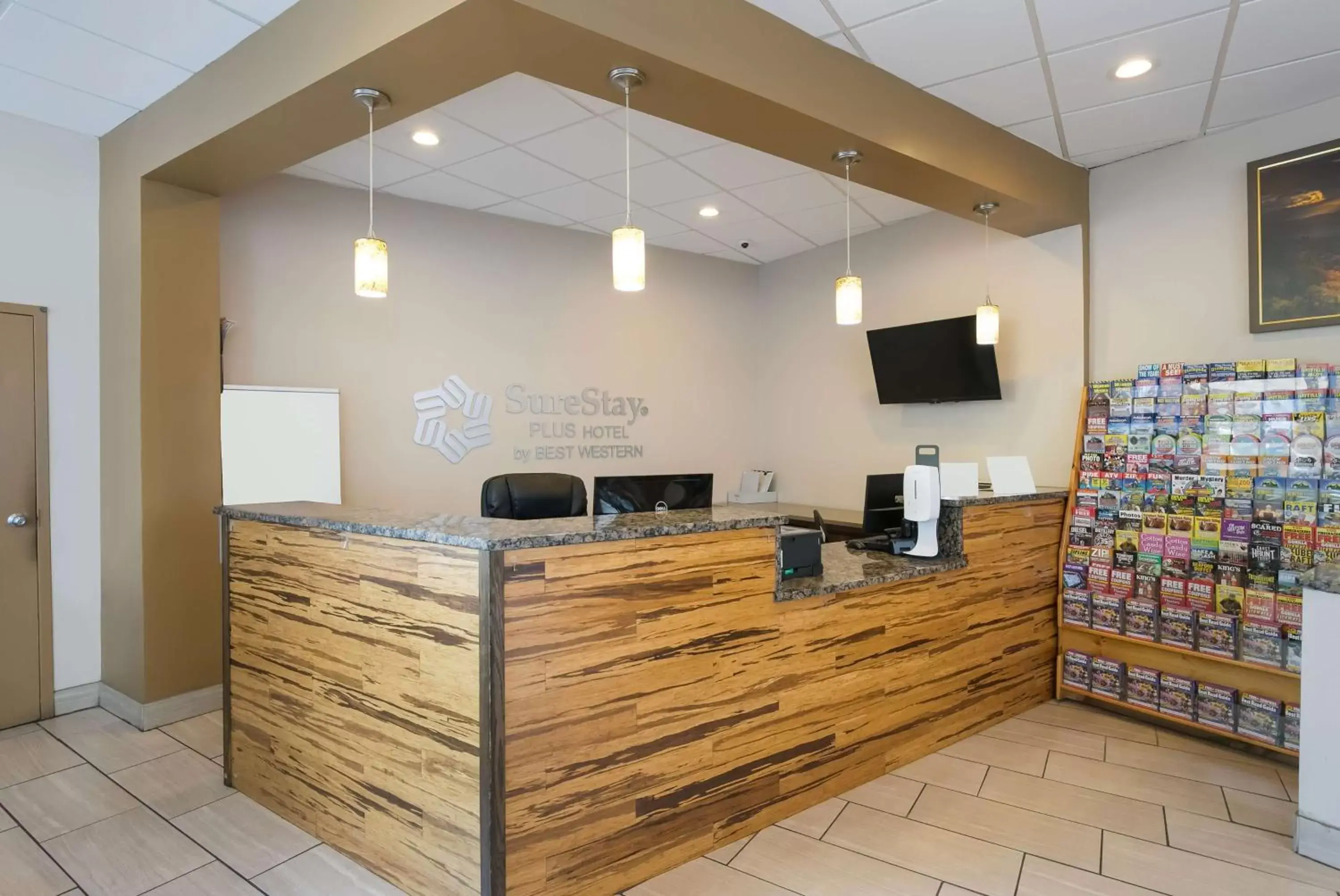 Lobby or reception in SureStay Plus Hotel by Best Western Gatlinburg