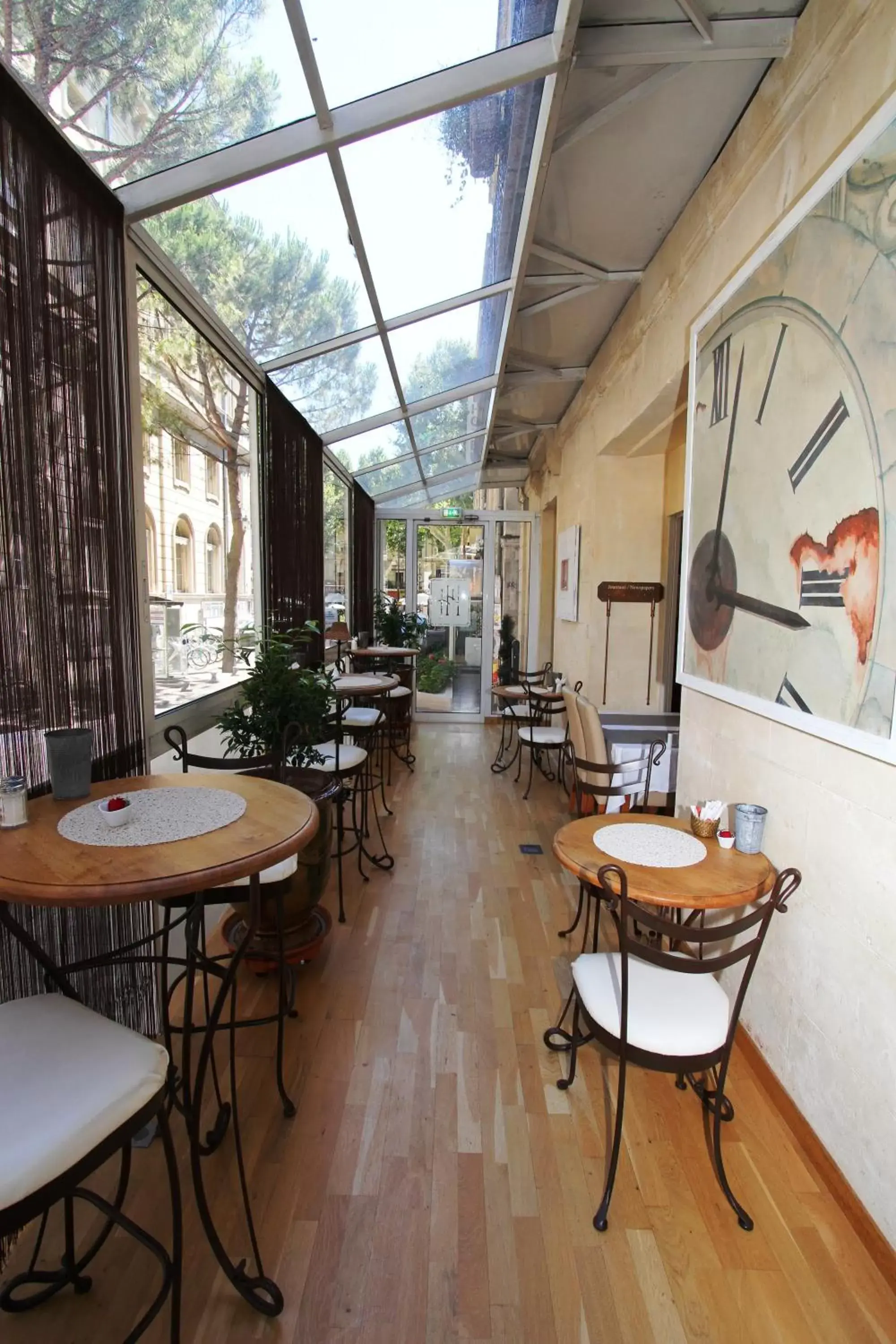 Restaurant/Places to Eat in Hôtel de l'Horloge