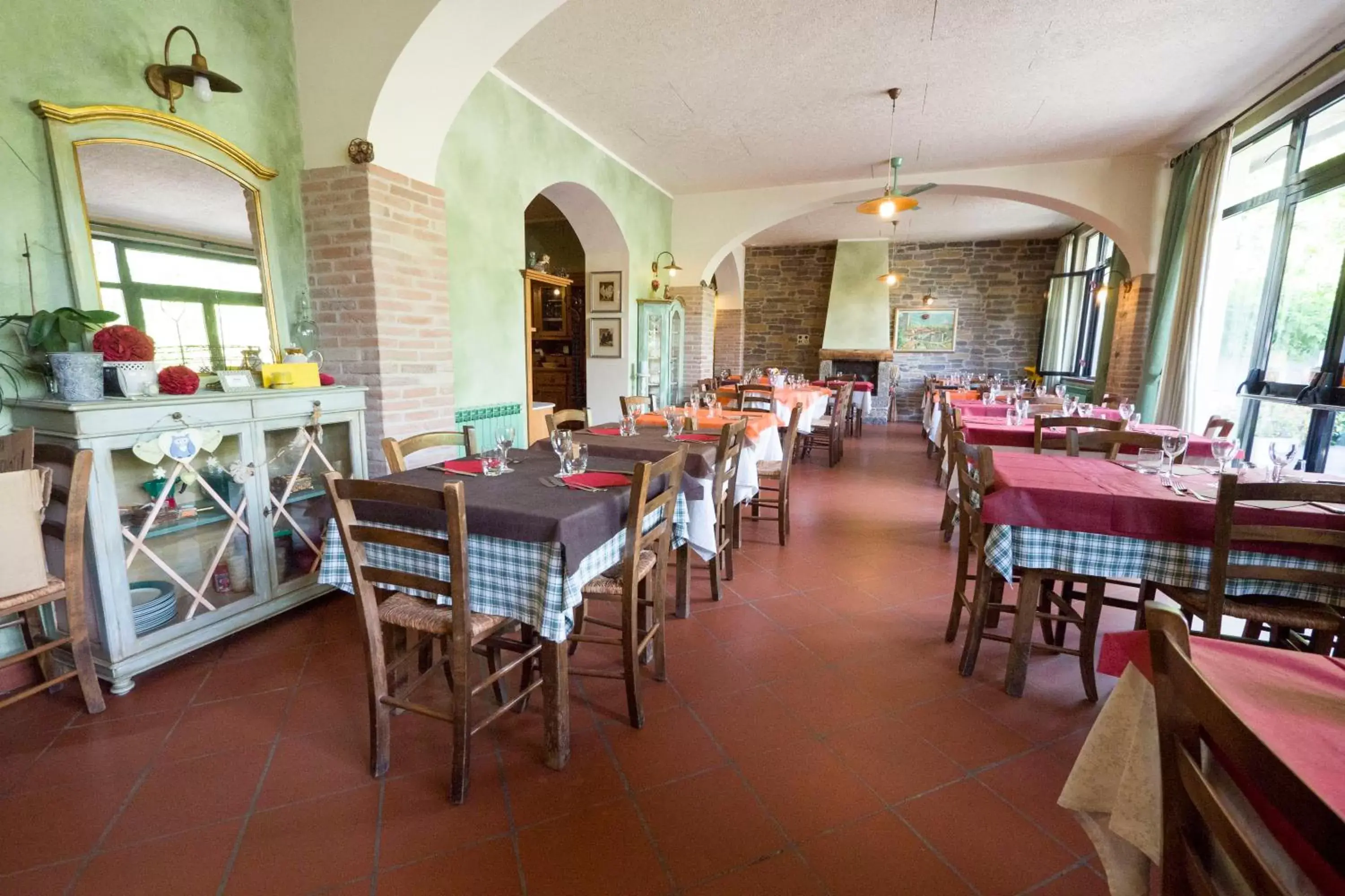 Restaurant/Places to Eat in Albergo Il Sicomoro