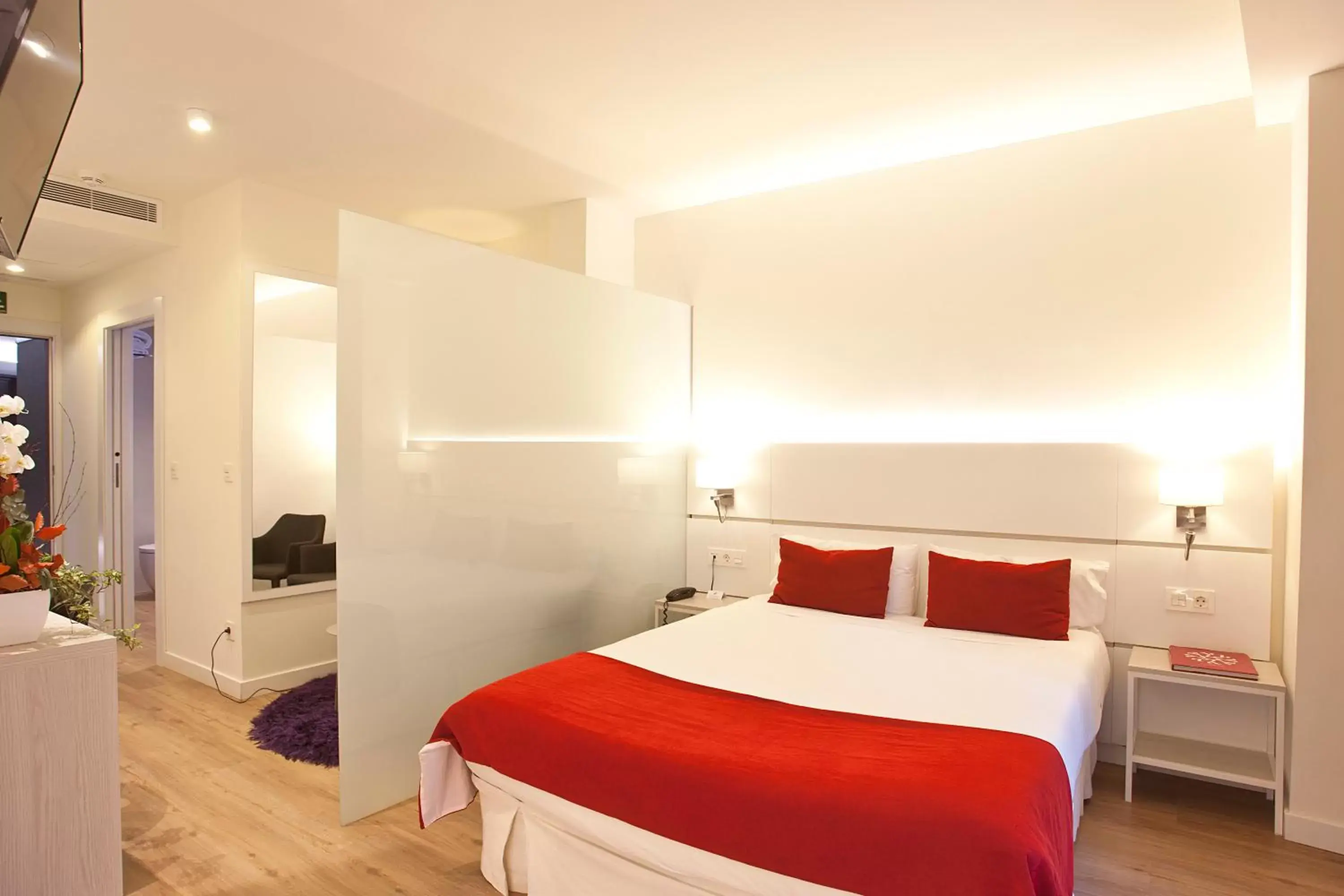 Bed in Hotel Pompaelo Plaza del Ayuntamiento & Spa Bed in Hotel Pompaelo Plaza del Ayuntamiento & Spa