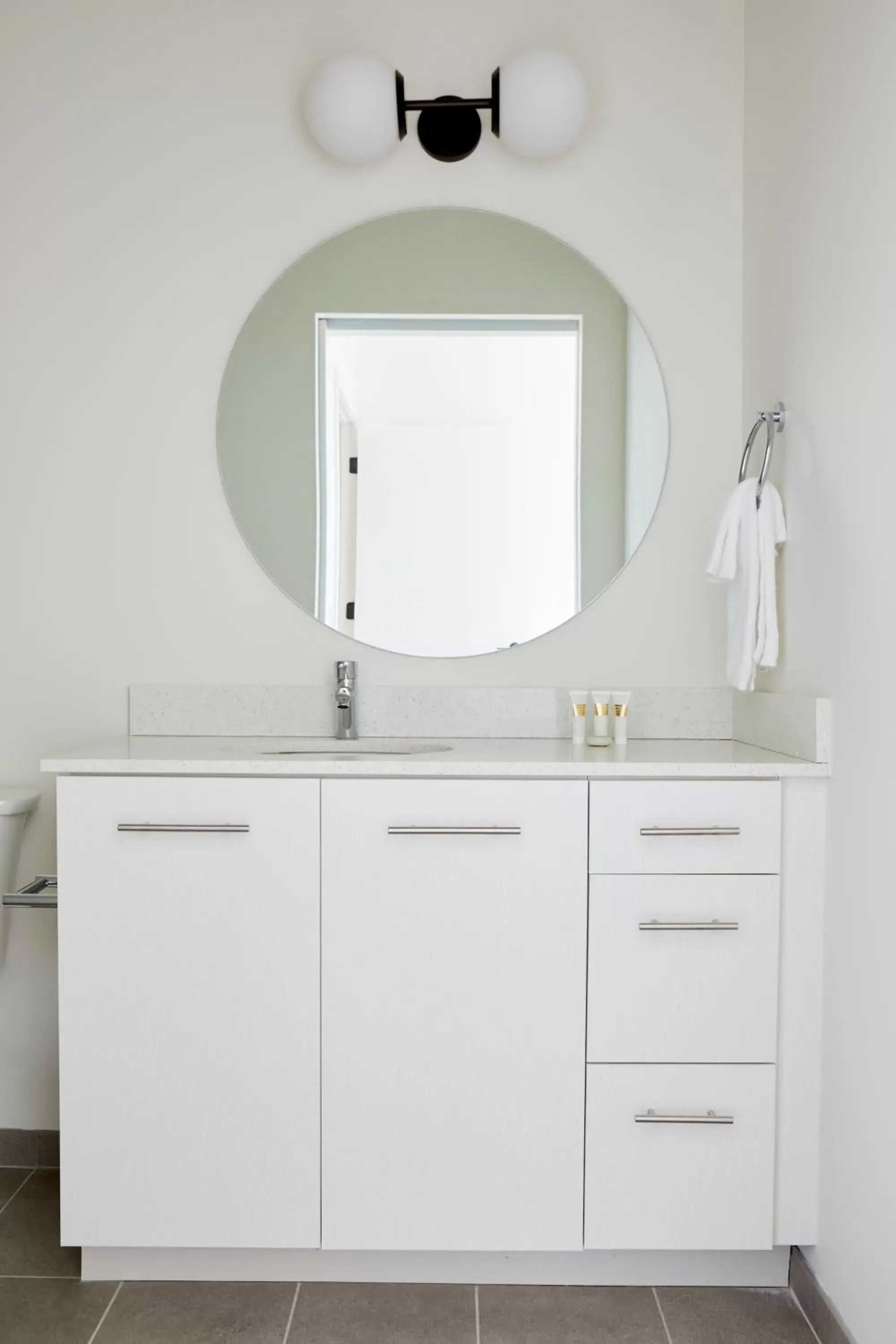 Living room, Bathroom in Sonder at Sixteen Hundred