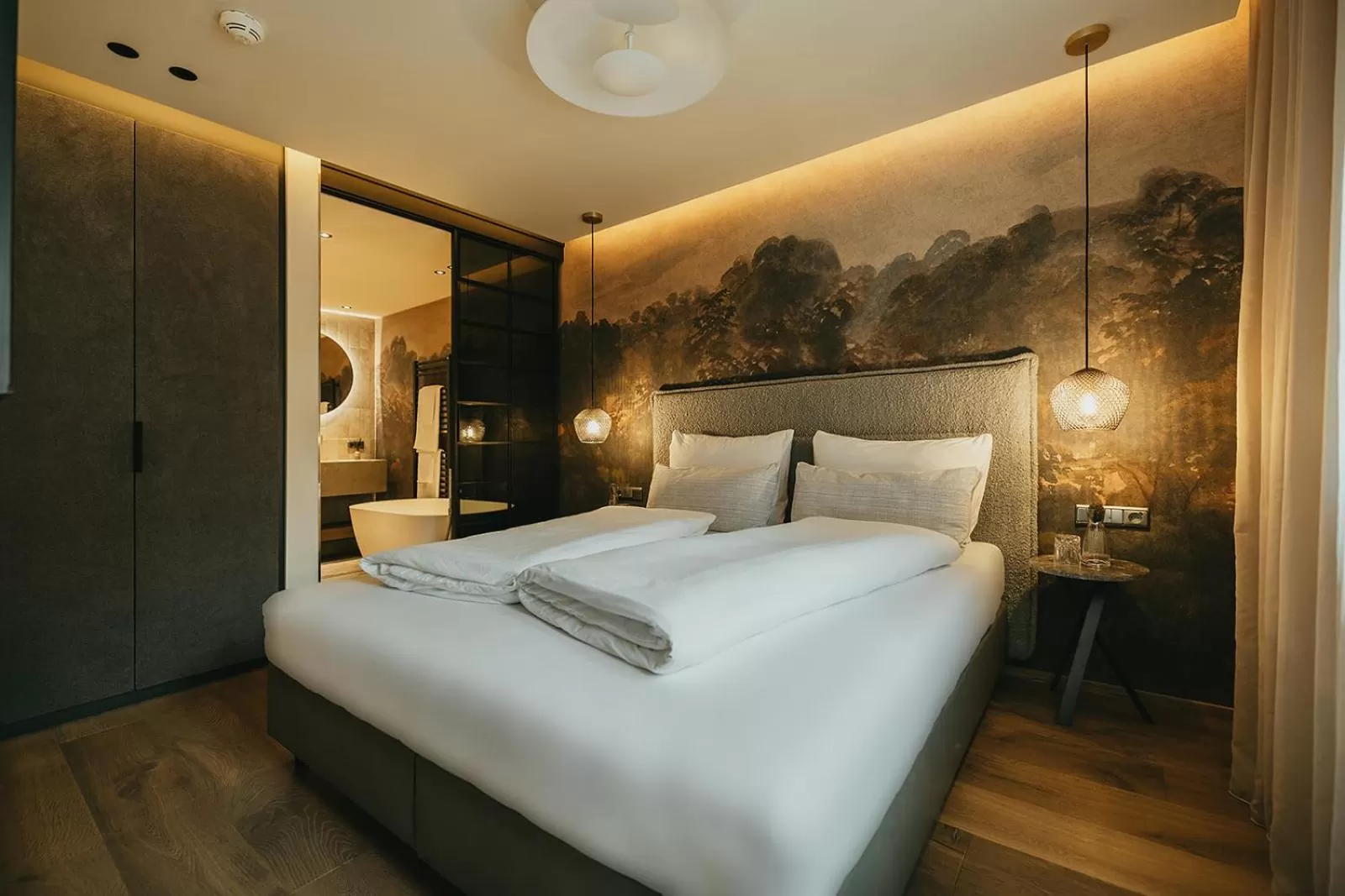 Bed in The Black Eagle Luxury Appartements