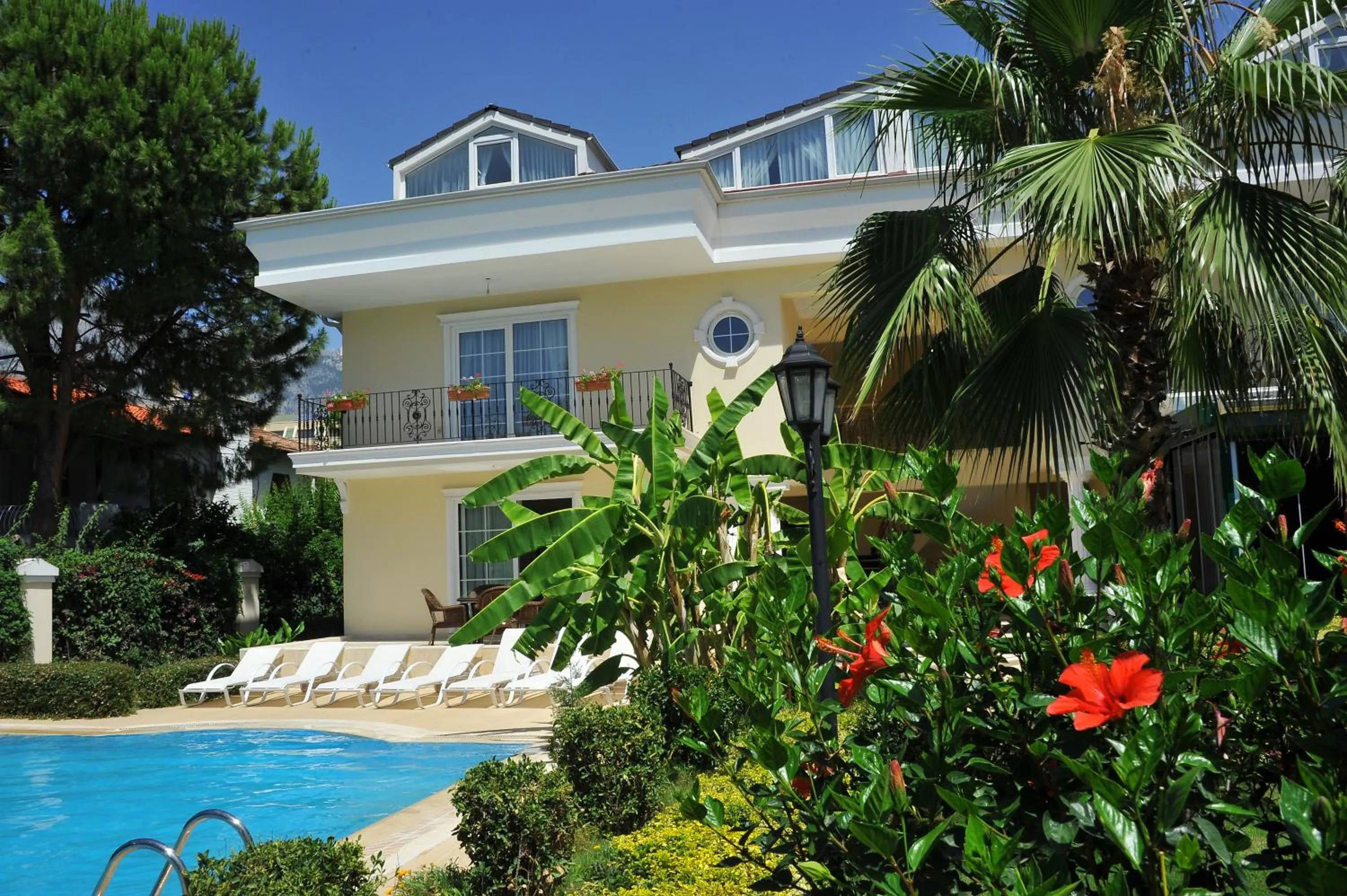 Swimming pool in Kemer Residence