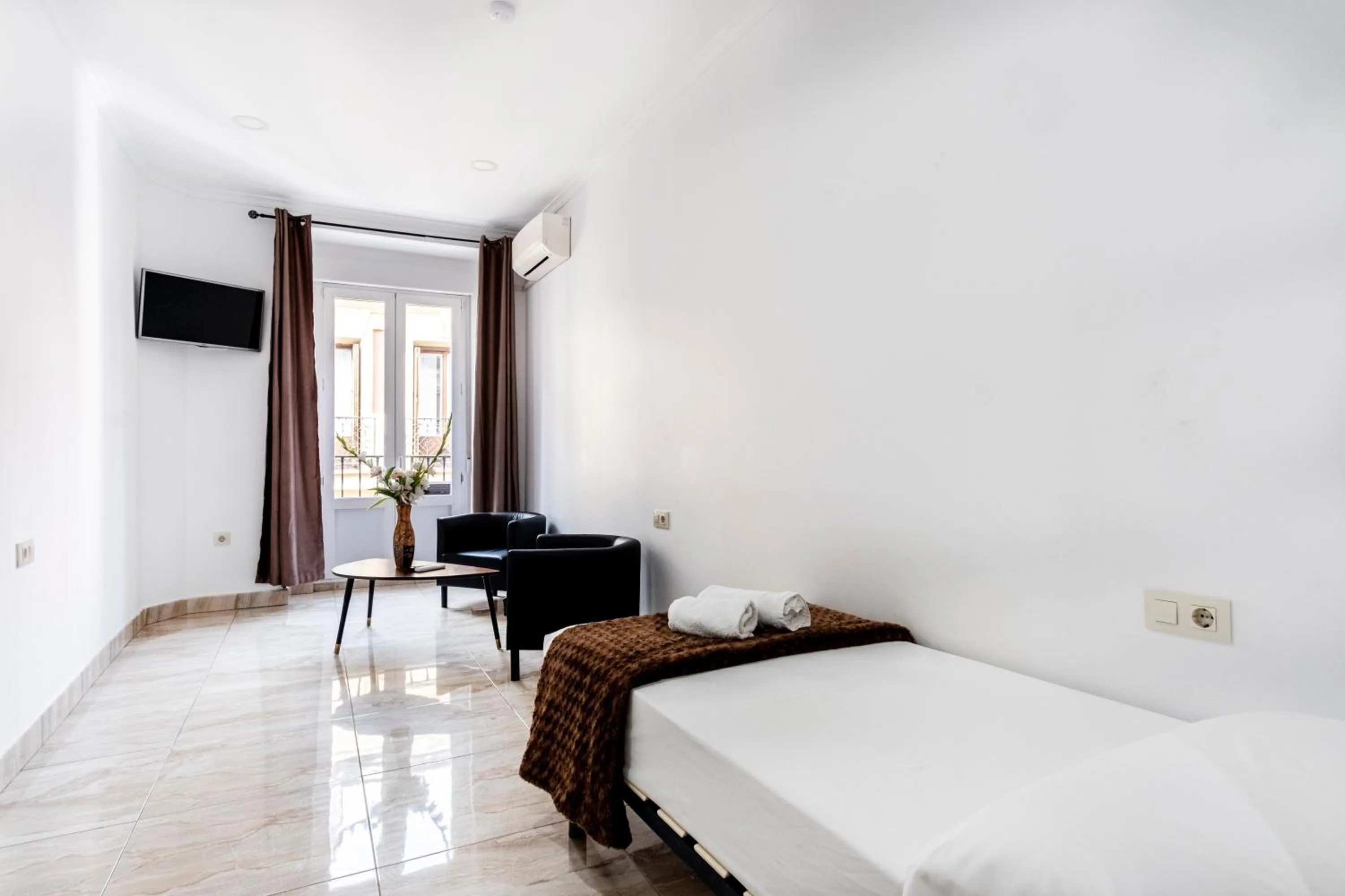 Photo of the whole room, Bed in Hostal Rincón de Sol - Centro Madrid - Self Checkin