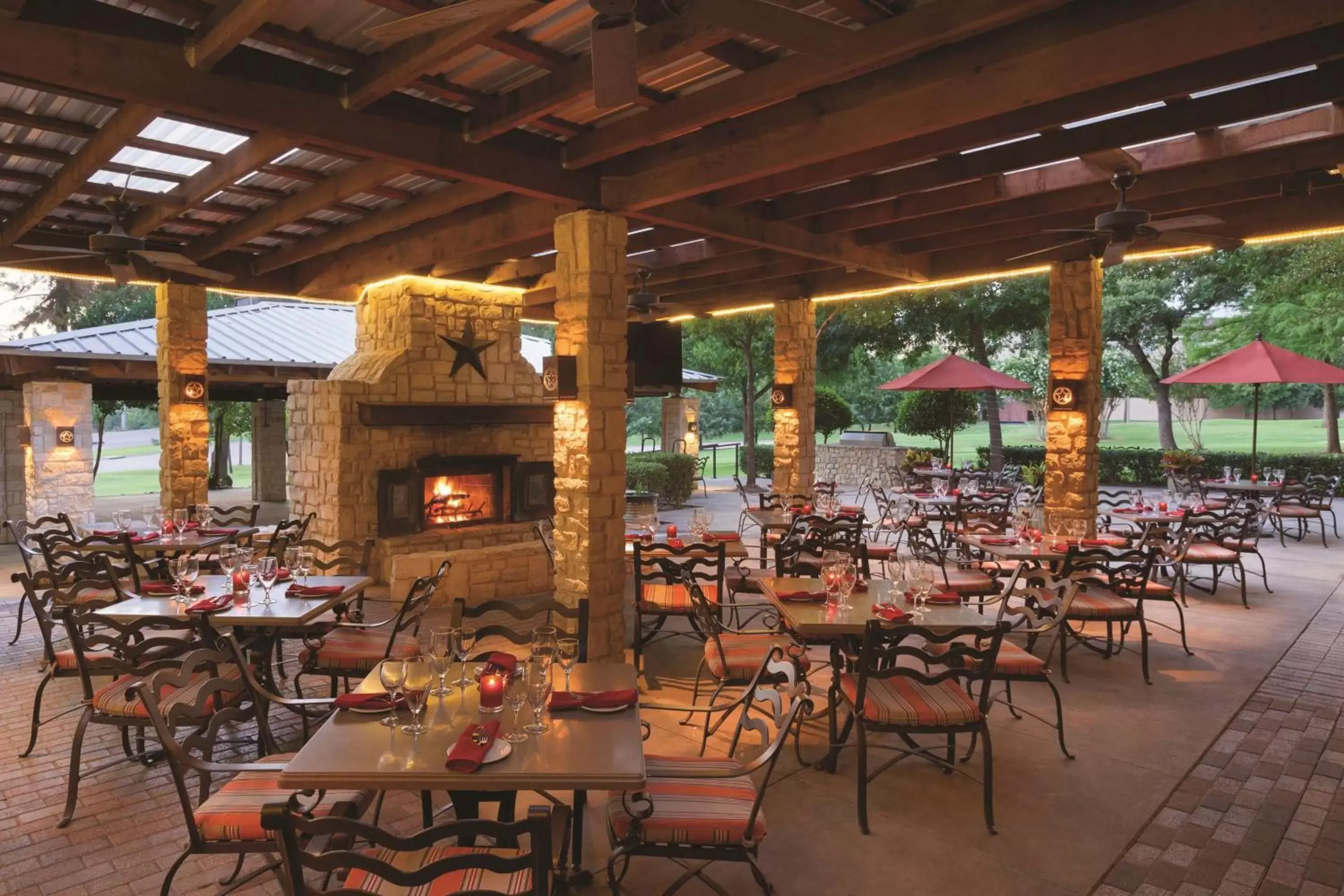 Restaurant/Places to Eat in Hilton DFW Lakes Executive Conference Center