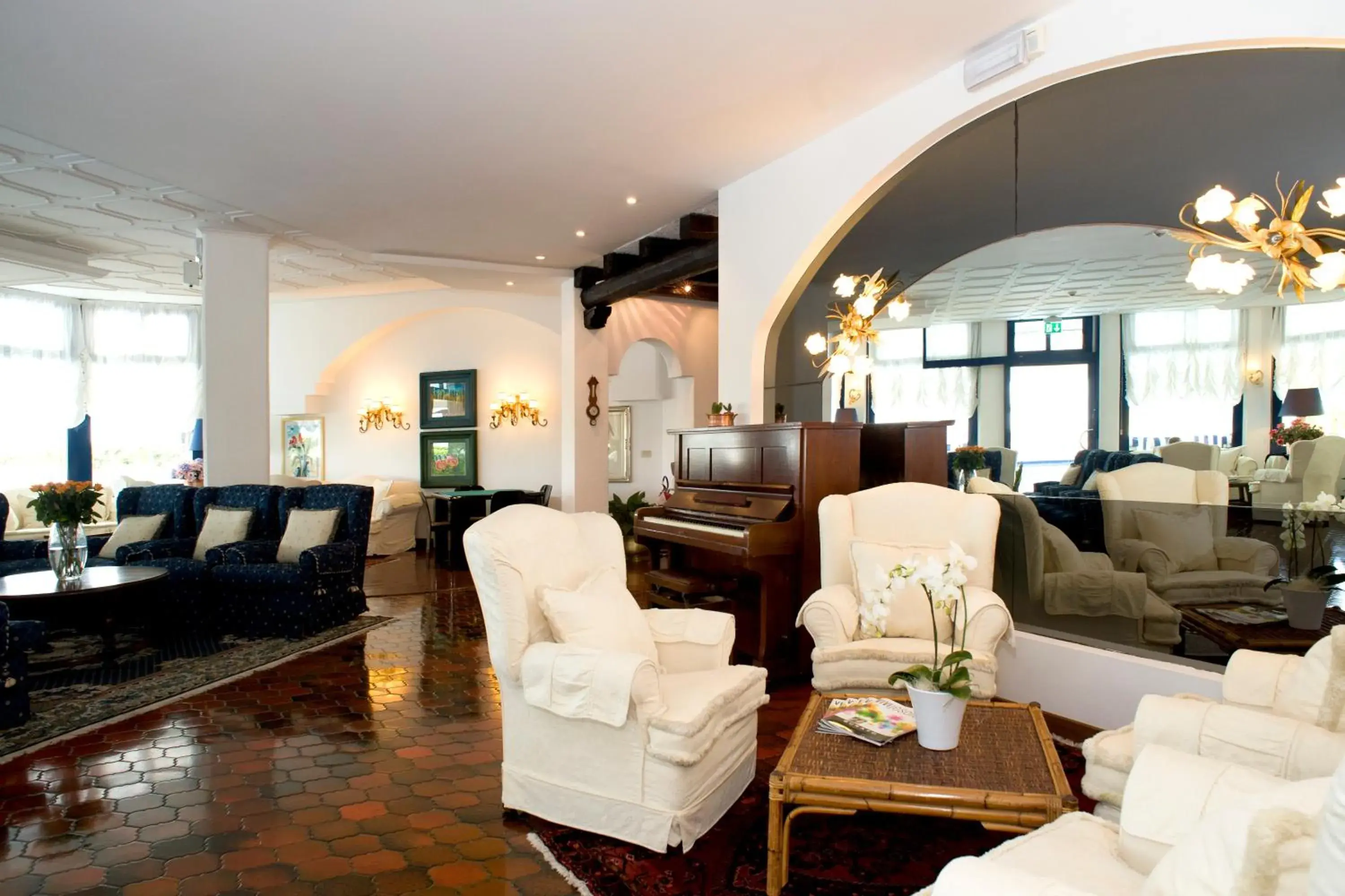 Communal lounge/ TV room, Seating Area in Hotel Cavalieri Palace