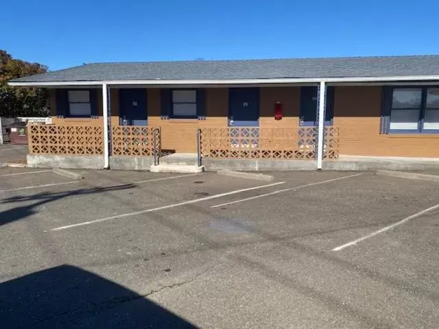 Property Building in Andy Griffith Parkway Inn