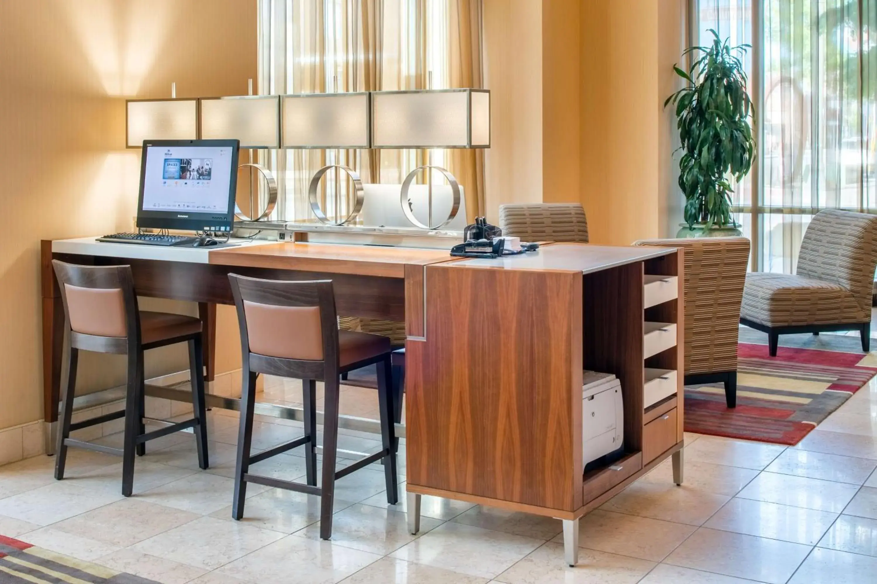 Lobby or reception, Kitchen/Kitchenette in Hilton Vancouver Washington