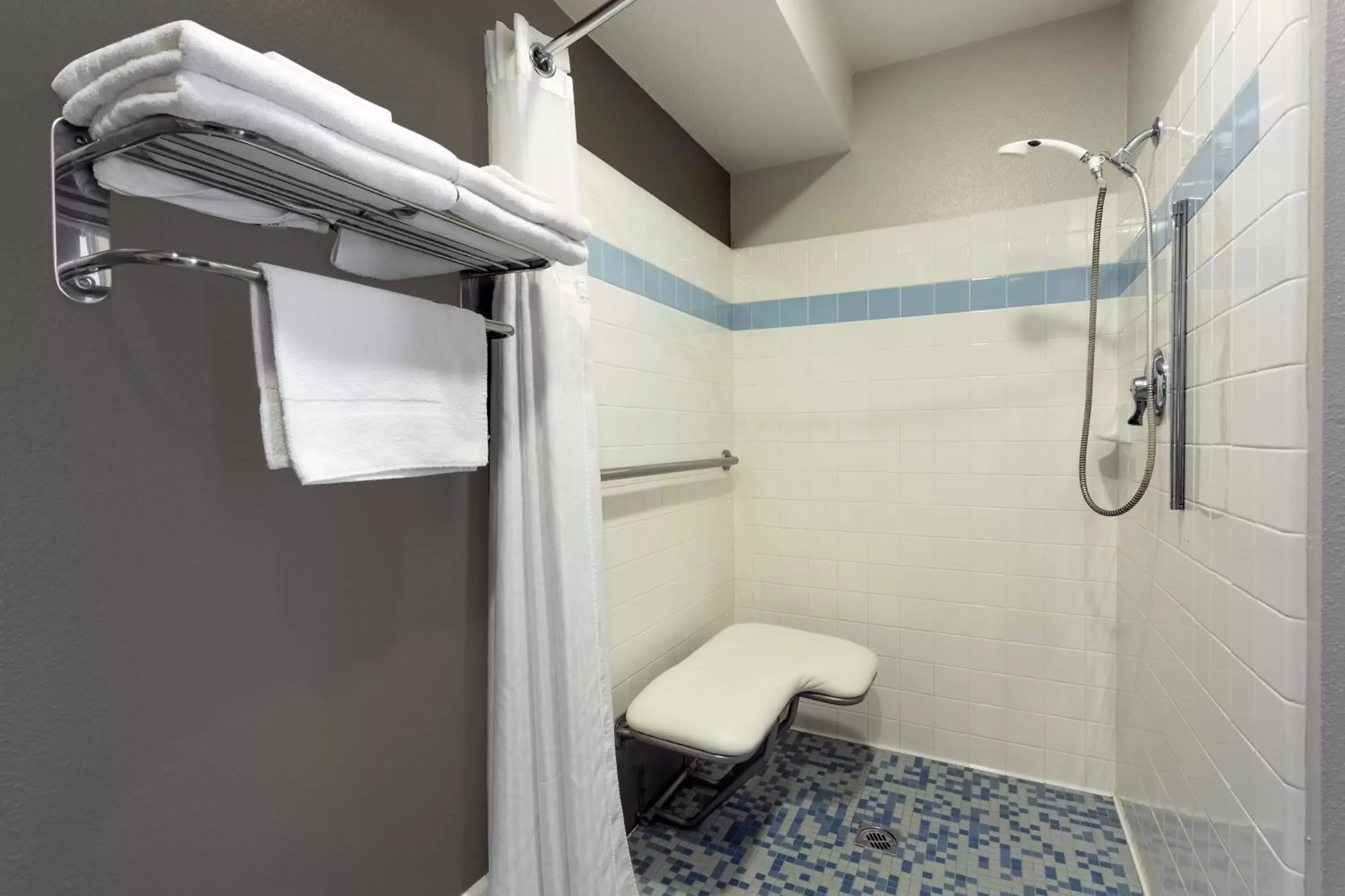 Double Room with Two Double Beds and Mobility/Hearing Access - Non-Smoking in Super 8 by Wyndham Fortuna Double Room with Two Double Beds and Mobility/Hearing Access - Non-Smoking in Super 8 by Wyndham Fortuna