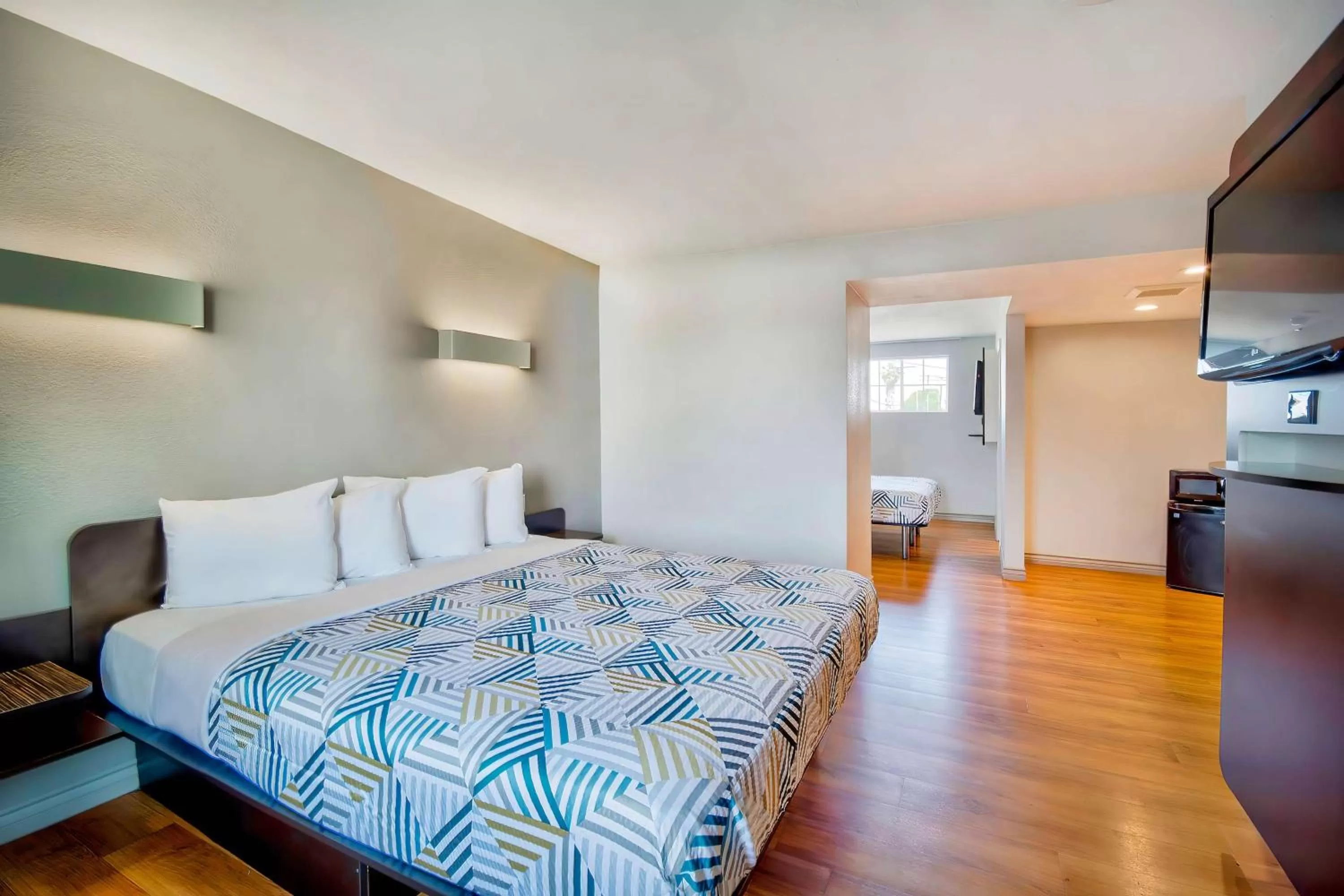 Bedroom in Motel 6 Gardena