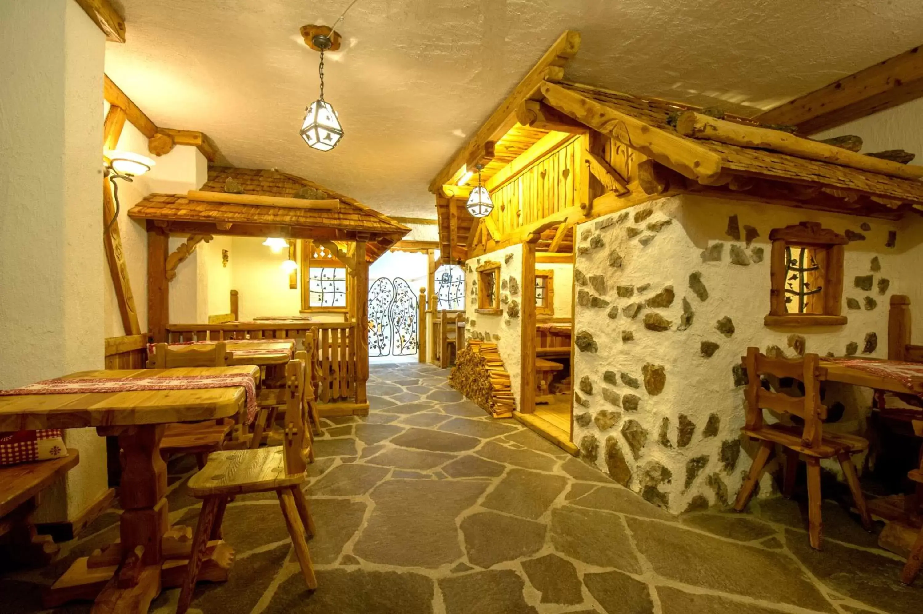Restaurant/Places to Eat in Hotel Chalet Al Foss
