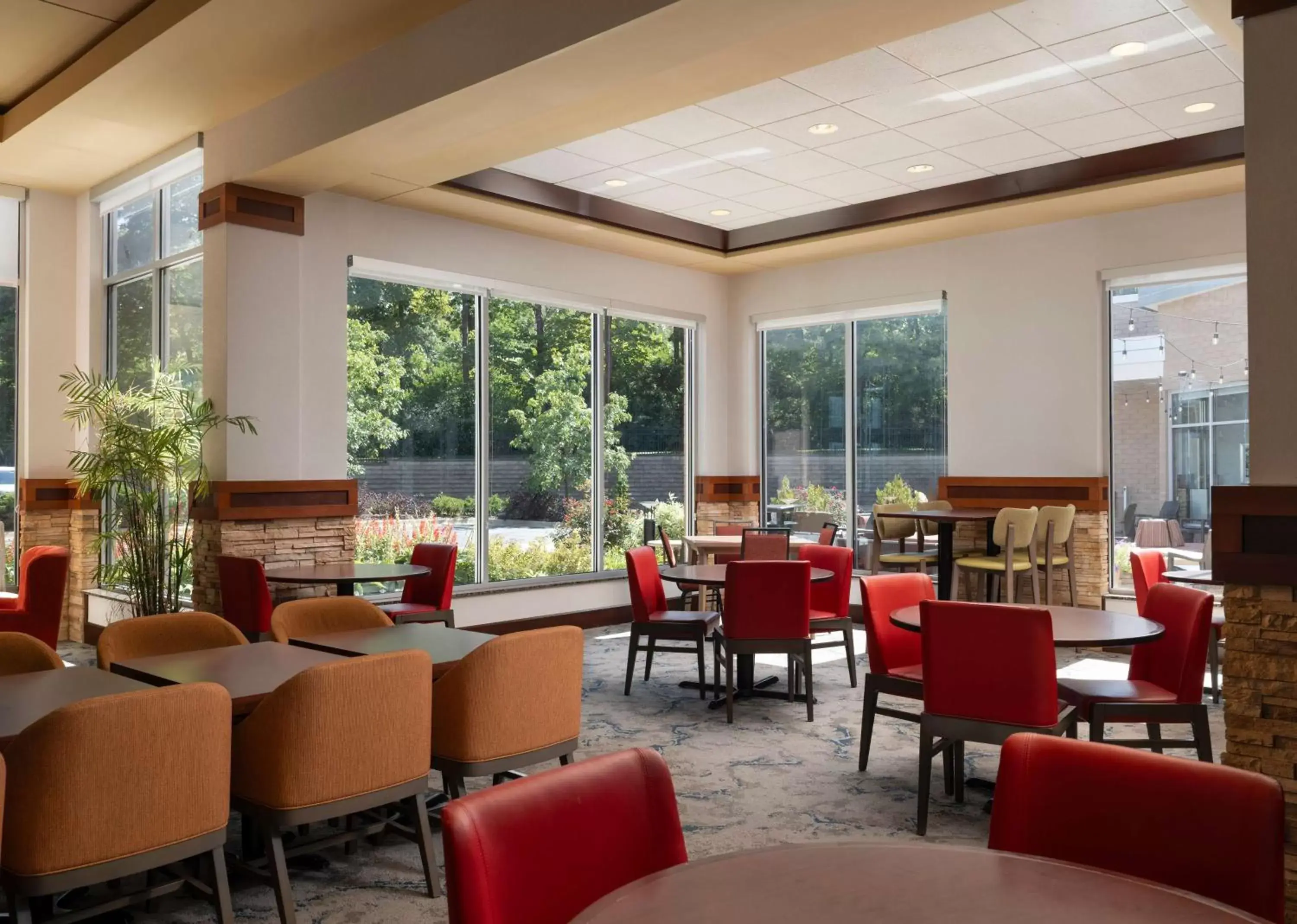 Restaurant/Places to Eat in Hilton Garden Inn Ann Arbor