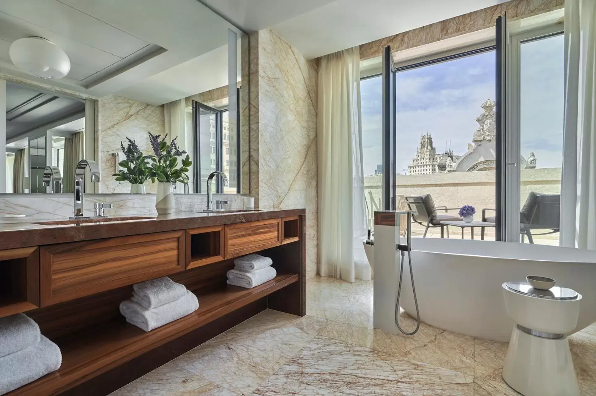 Bathroom in Four Seasons Hotel Madrid
