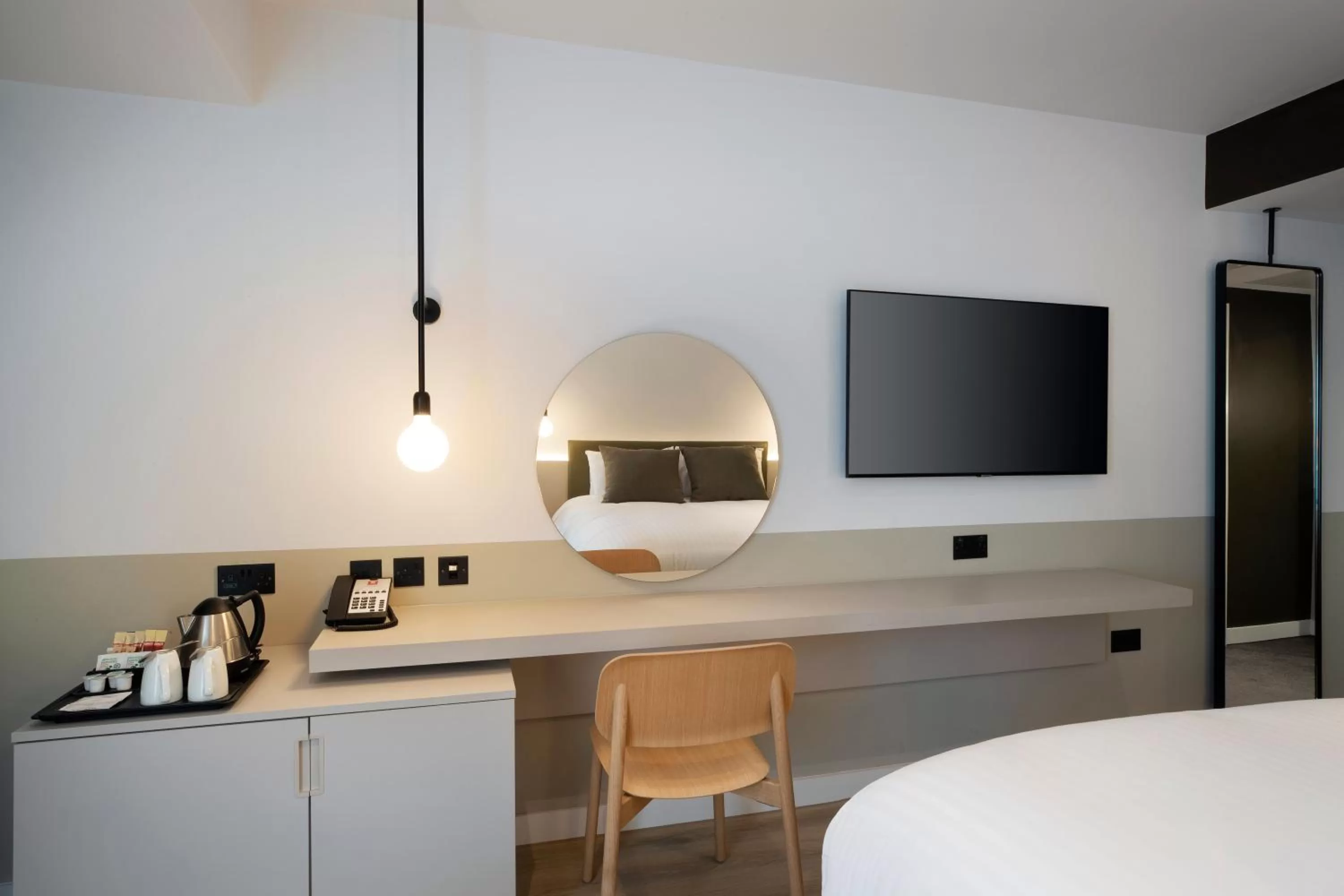 Bedroom, Bed in Leonardo Hotel Manchester Piccadilly