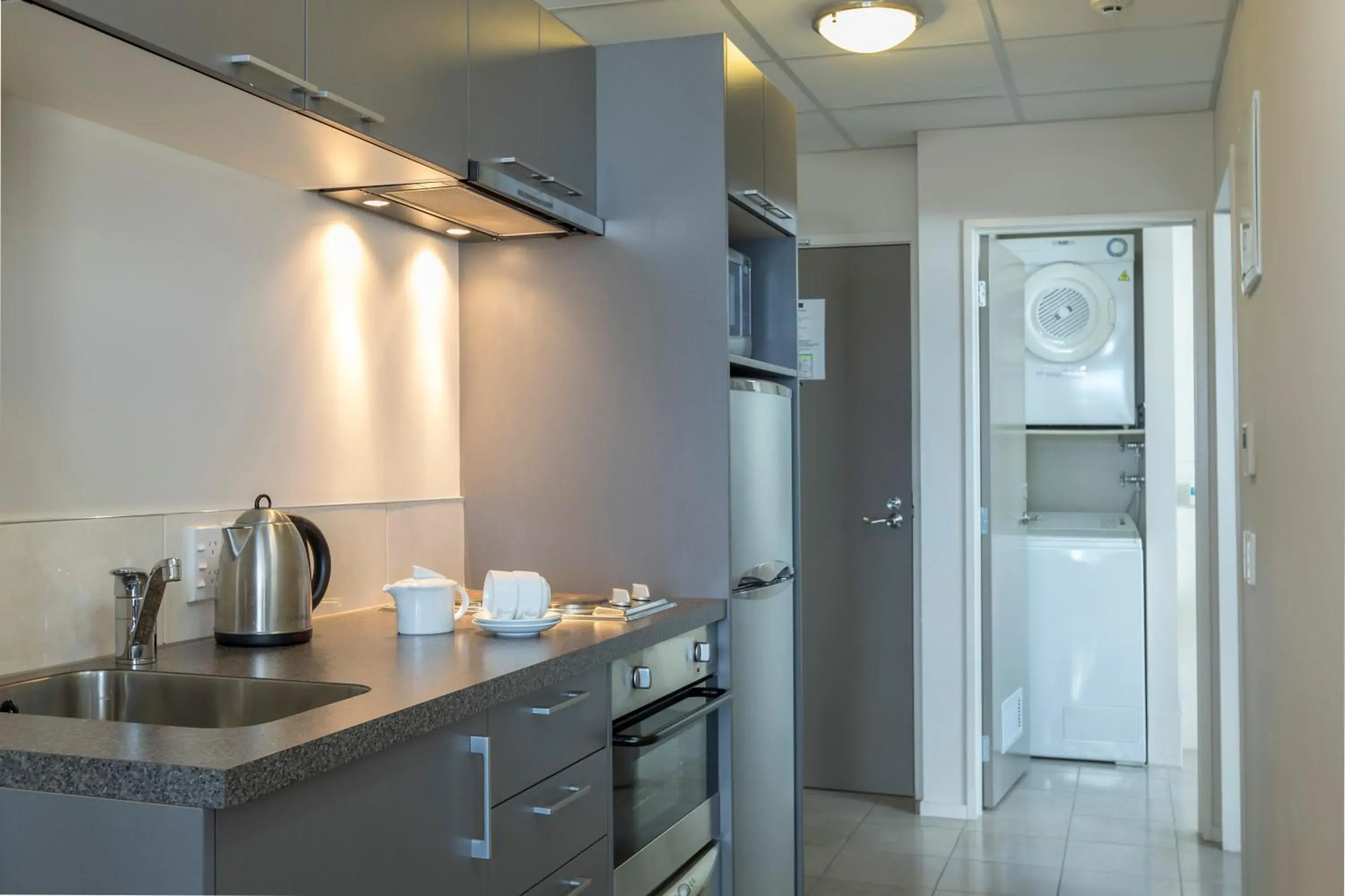 Kitchen or kitchenette, Kitchen/Kitchenette in Quality Suites Central Square