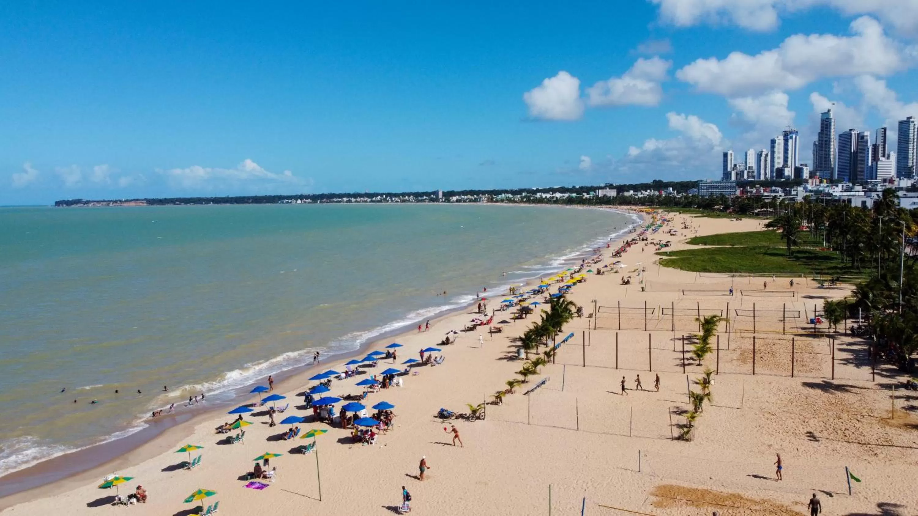 Beach in Nobile Suítes Tambaú