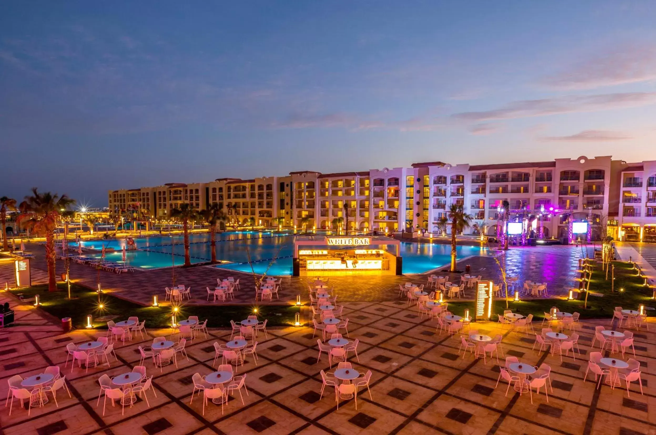 Pool view in Pickalbatros White Beach Resort - Hurghada
