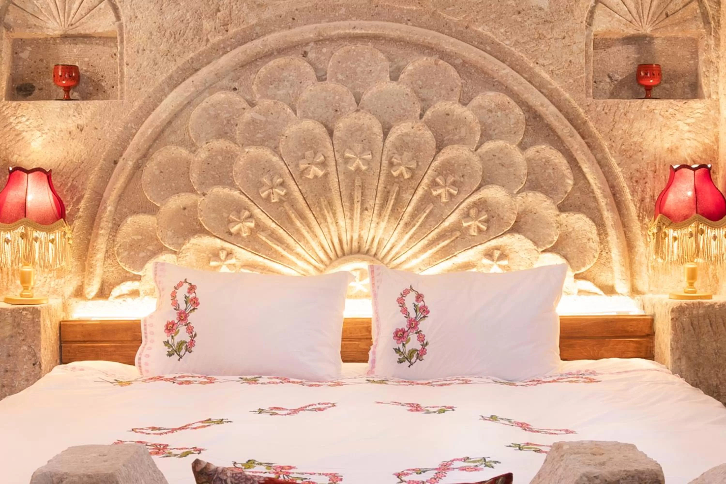 Bed in Kayata Cave Suites Special Class