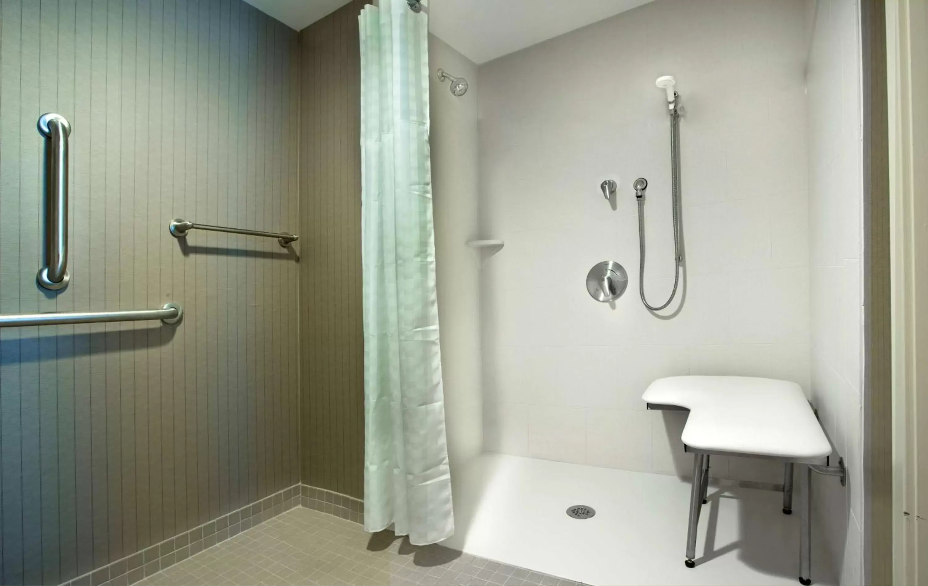 Bathroom in Homewood Suites by Hilton Newport-Middletown