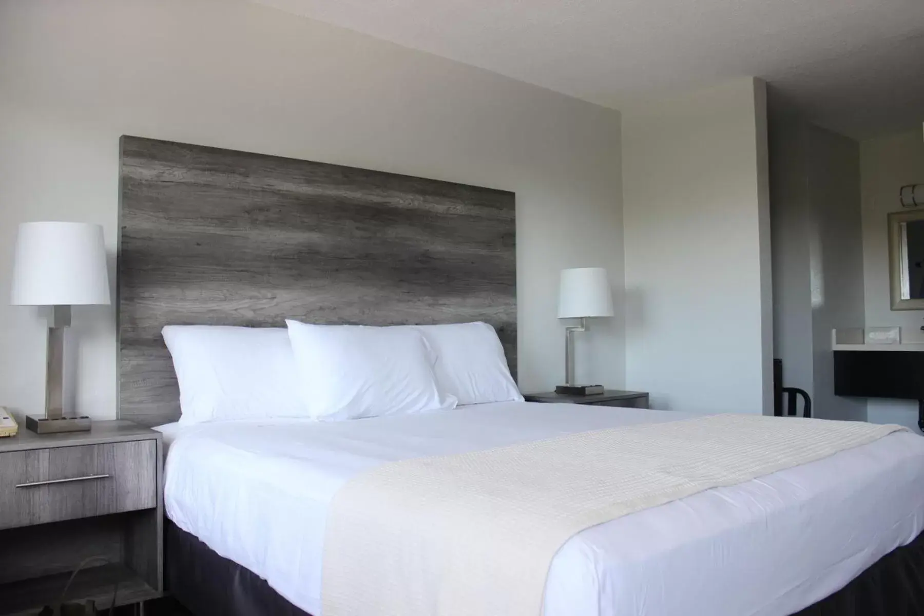 Bed in Riverleaf Inn Mission Valley Bed in Riverleaf Inn Mission Valley
